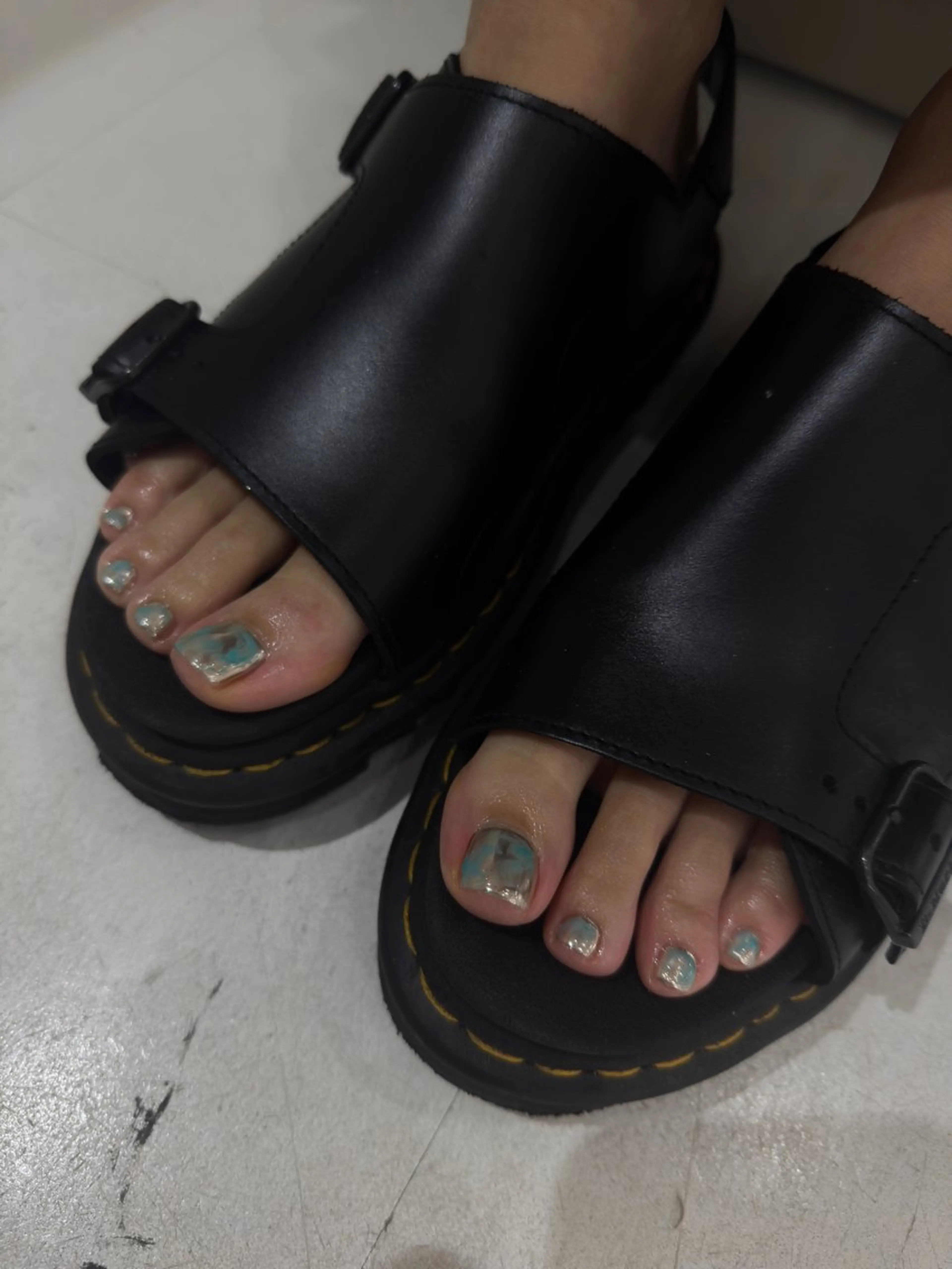 ネイル フットネイル ミラーネイル 田立 花梨のネイルデザイン