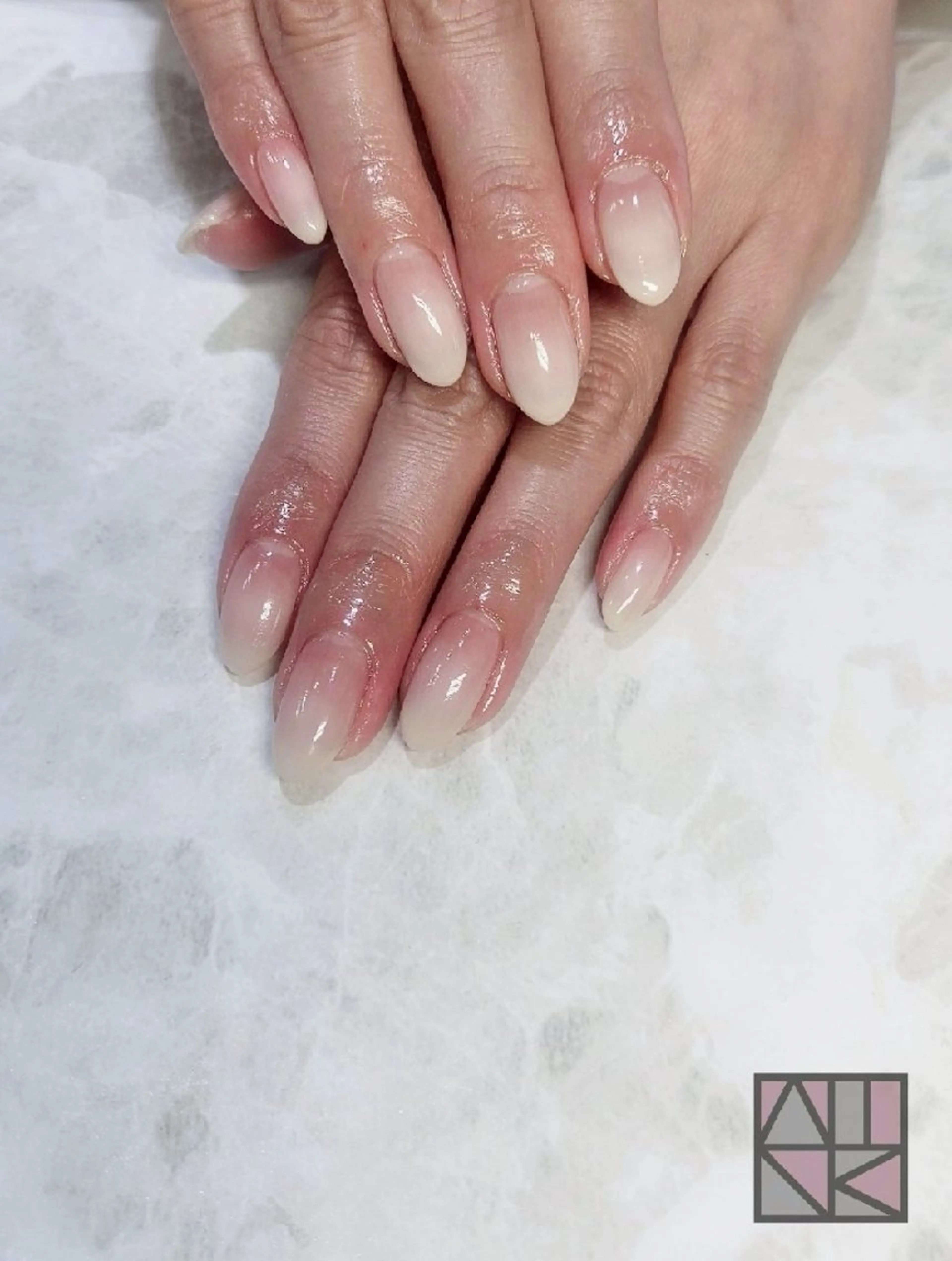 ネイル グラデーション ホワイト ハンドネイル WINK所属・吉澤 響香のネイルデザイン