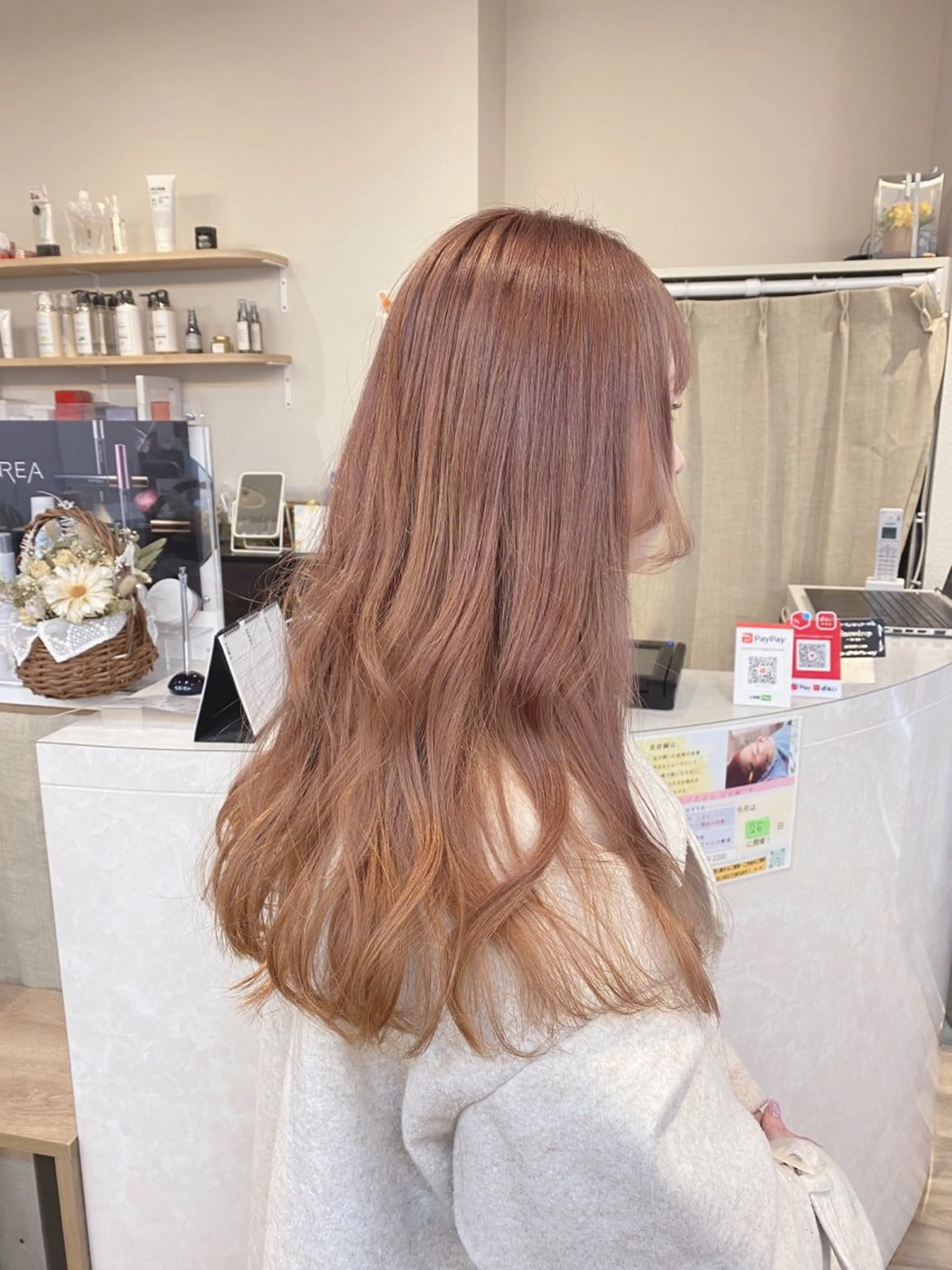 セミロング カラー ベージュカラー ブリーチ ピンクカラー ピンクベージュ ブリーチなし透明感 🕊ワダ　ユイのヘアスタイル