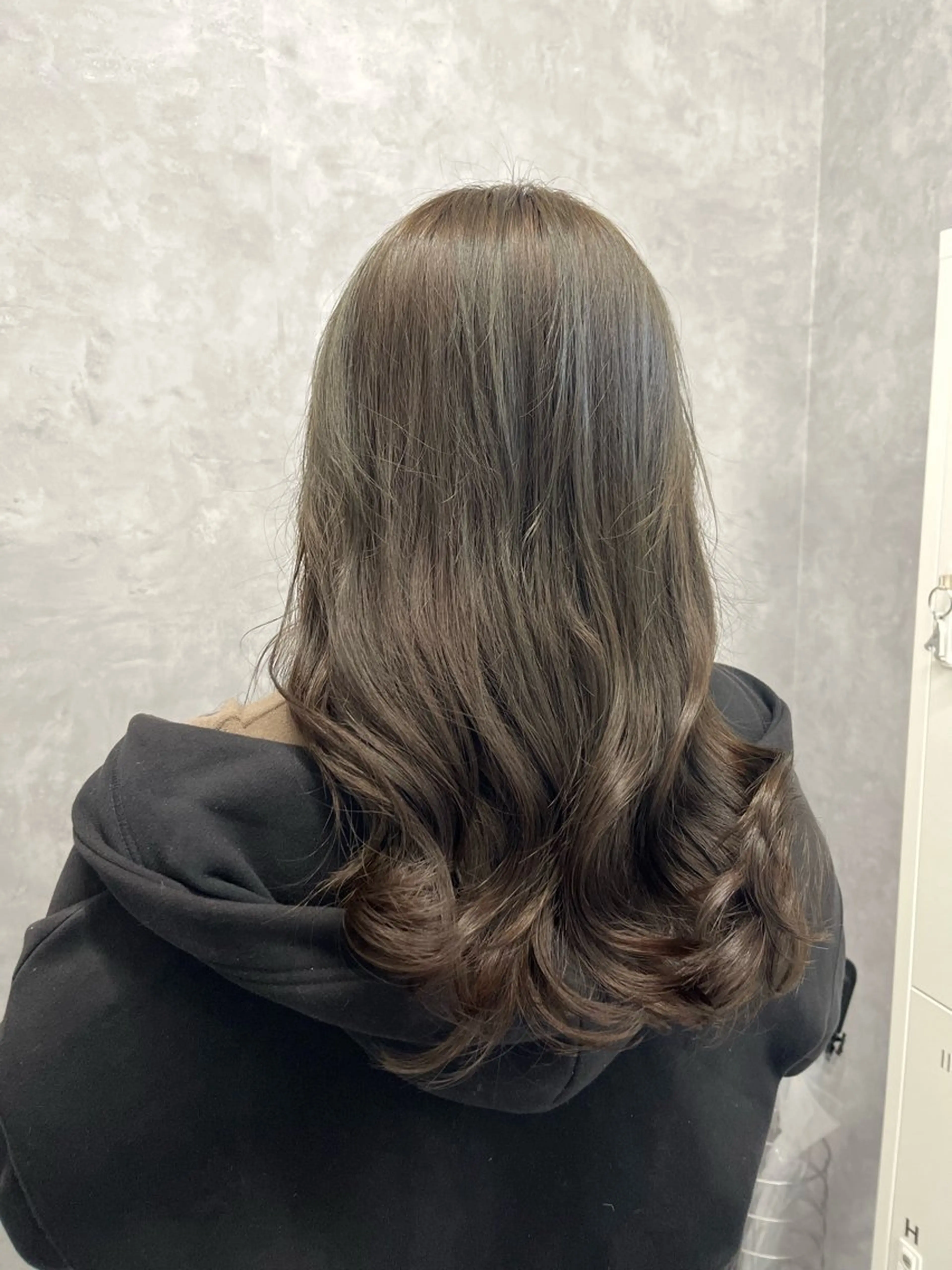 ロング カラー パーマ ベージュカラー オリーブベージュ デジタルパーマ yuri🌼 NUMBER 天王寺のヘアスタイル