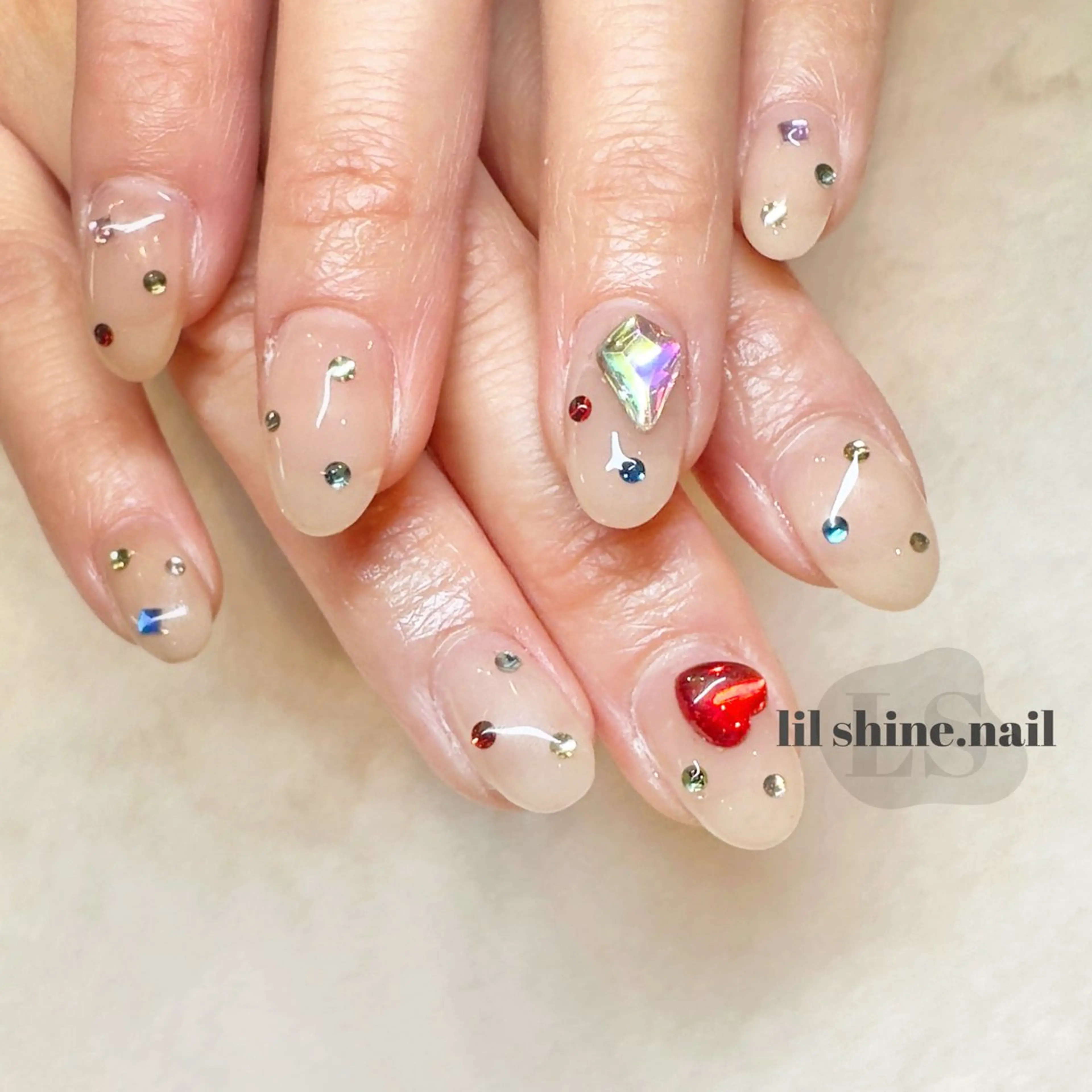 ネイル キラキラネイル リル シャインのネイルデザイン