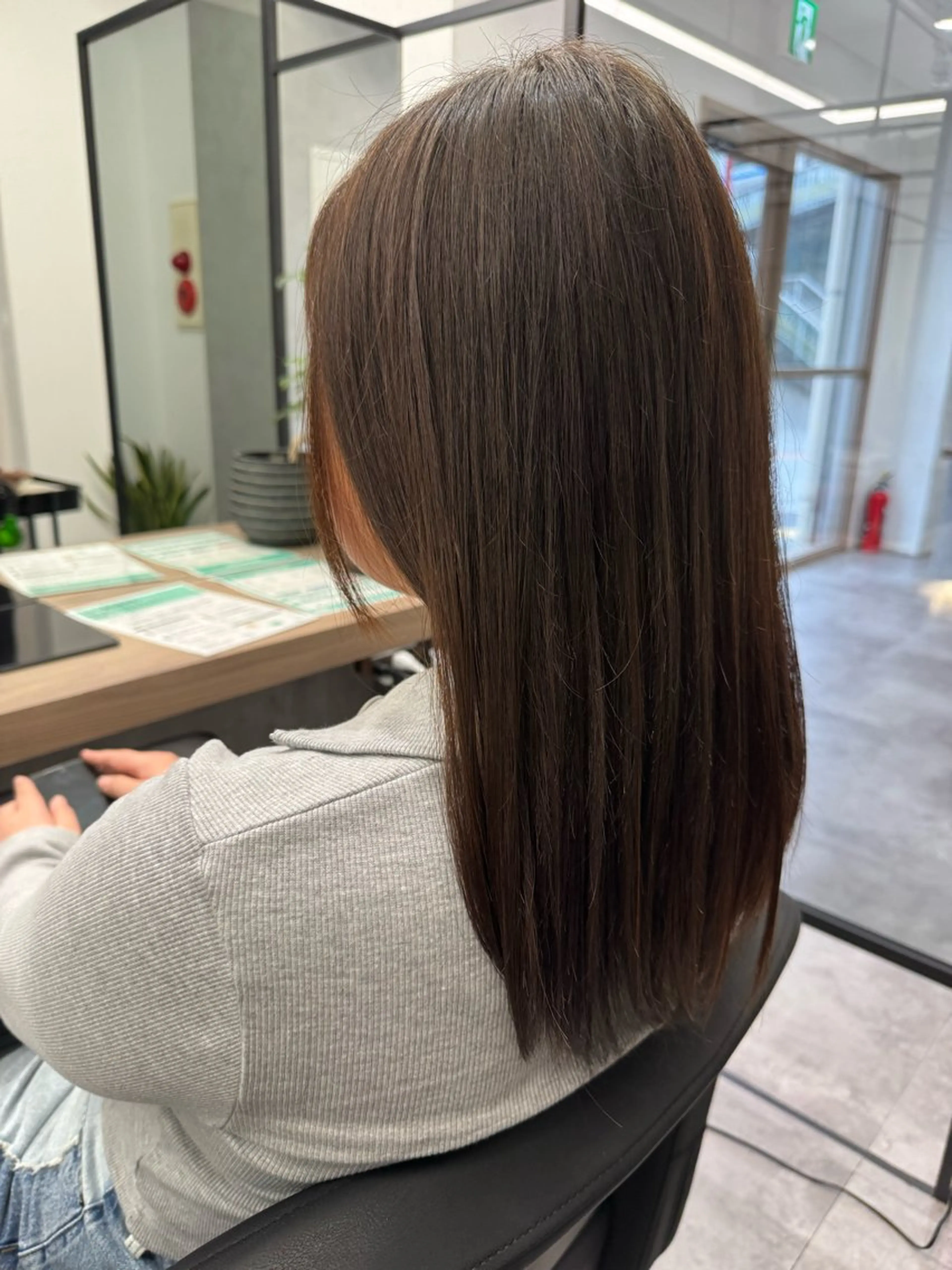 セミロング アッシュ アッシュグレー 高橋 廉人のヘアスタイル