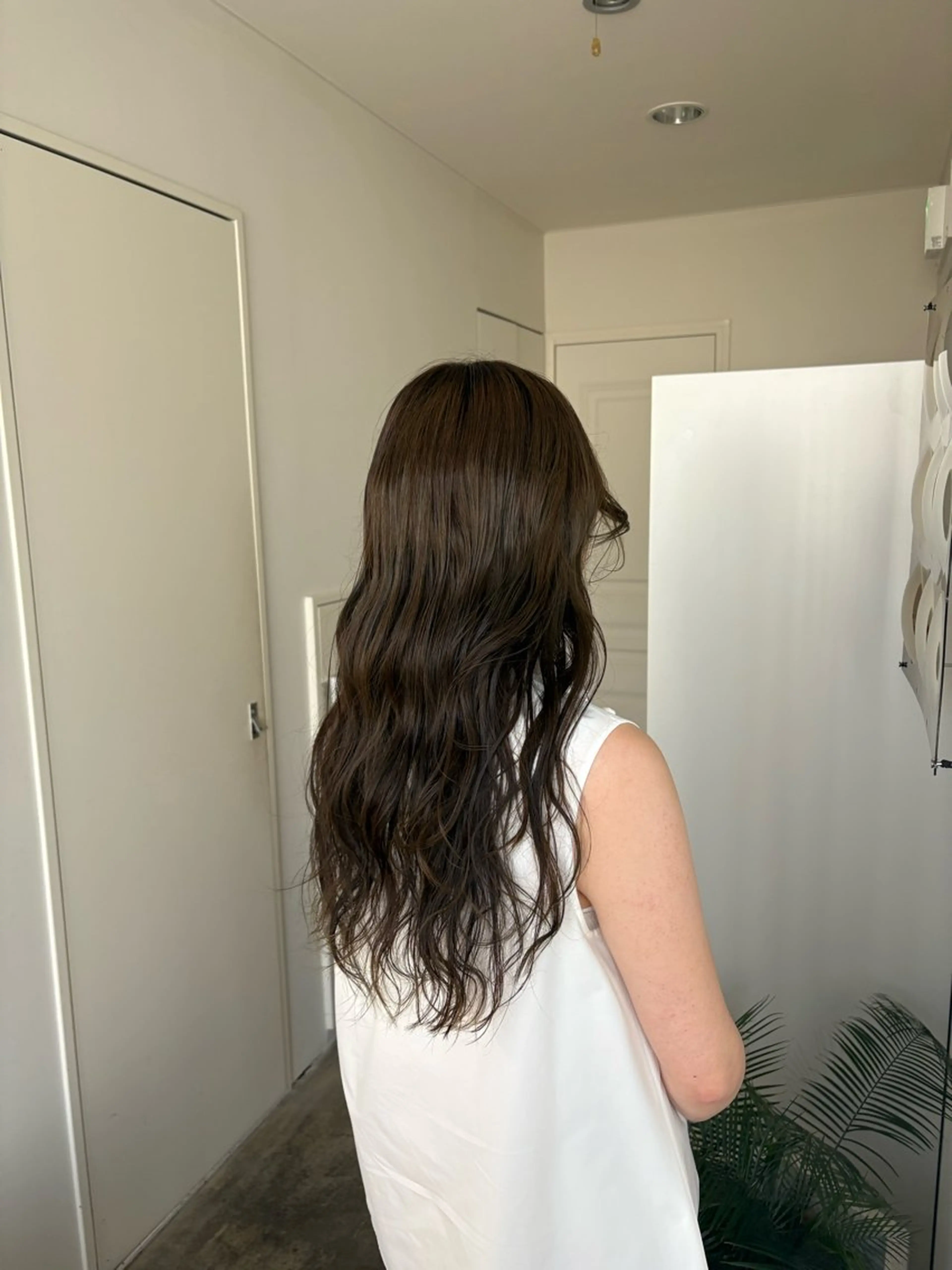 ロング カラー 透明感カラー グレージュ オリーブグレージュ オリーブグレー カット ヘアカラー トリートメント 大阪/梅田 ヨシノヒメカのヘアスタイル