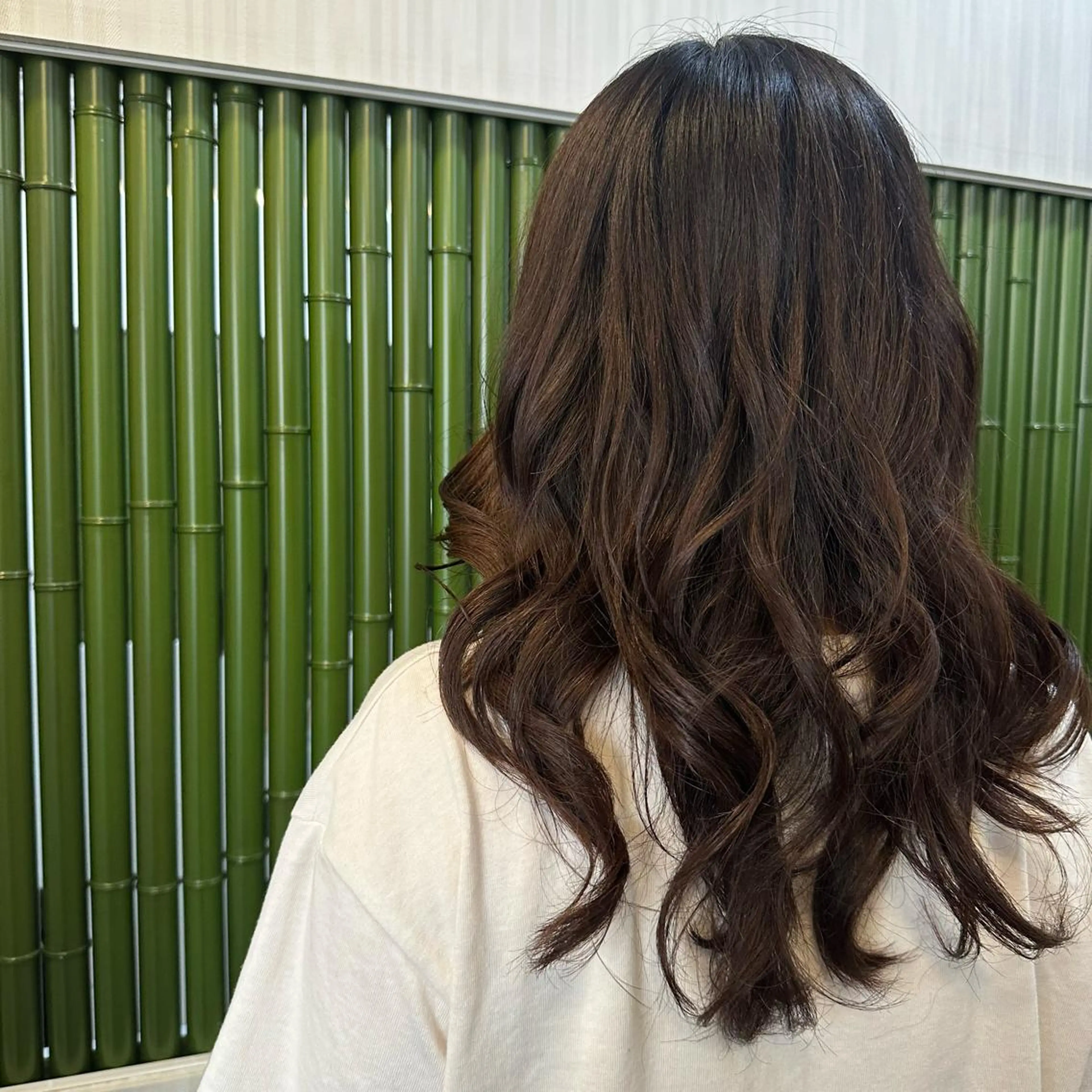 ミディアム 阿部 麻衣子のヘアスタイル