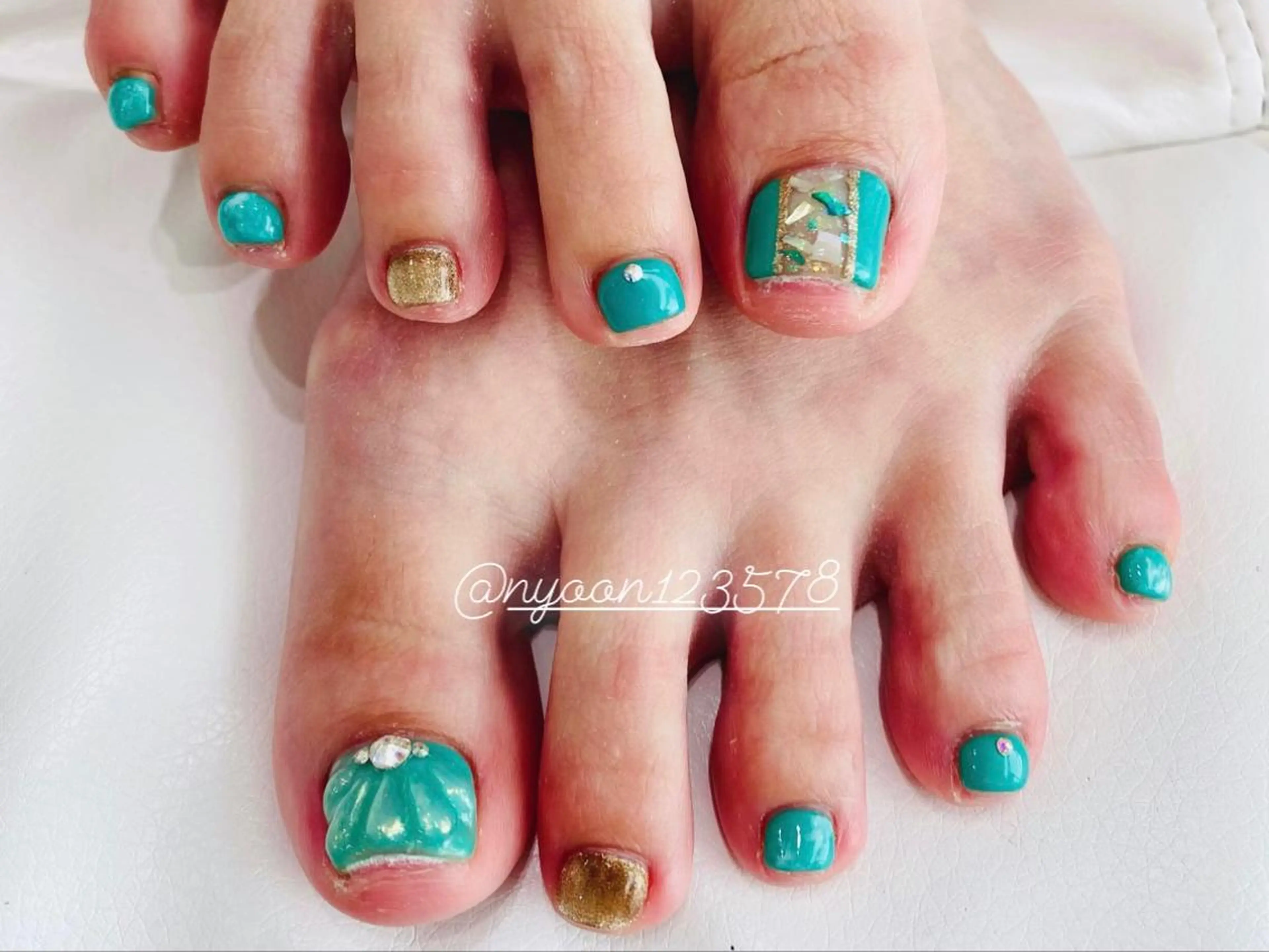 ショート キッズ ネイル マツエク・マツパ アイブロウ 眉カラー パリジェンヌラッシュリフト 一重×まつ毛パーマ ワンホンマツエク エクステ フットネイル 13日3980円‼️ マグもデザインも◎のネイルデザイン