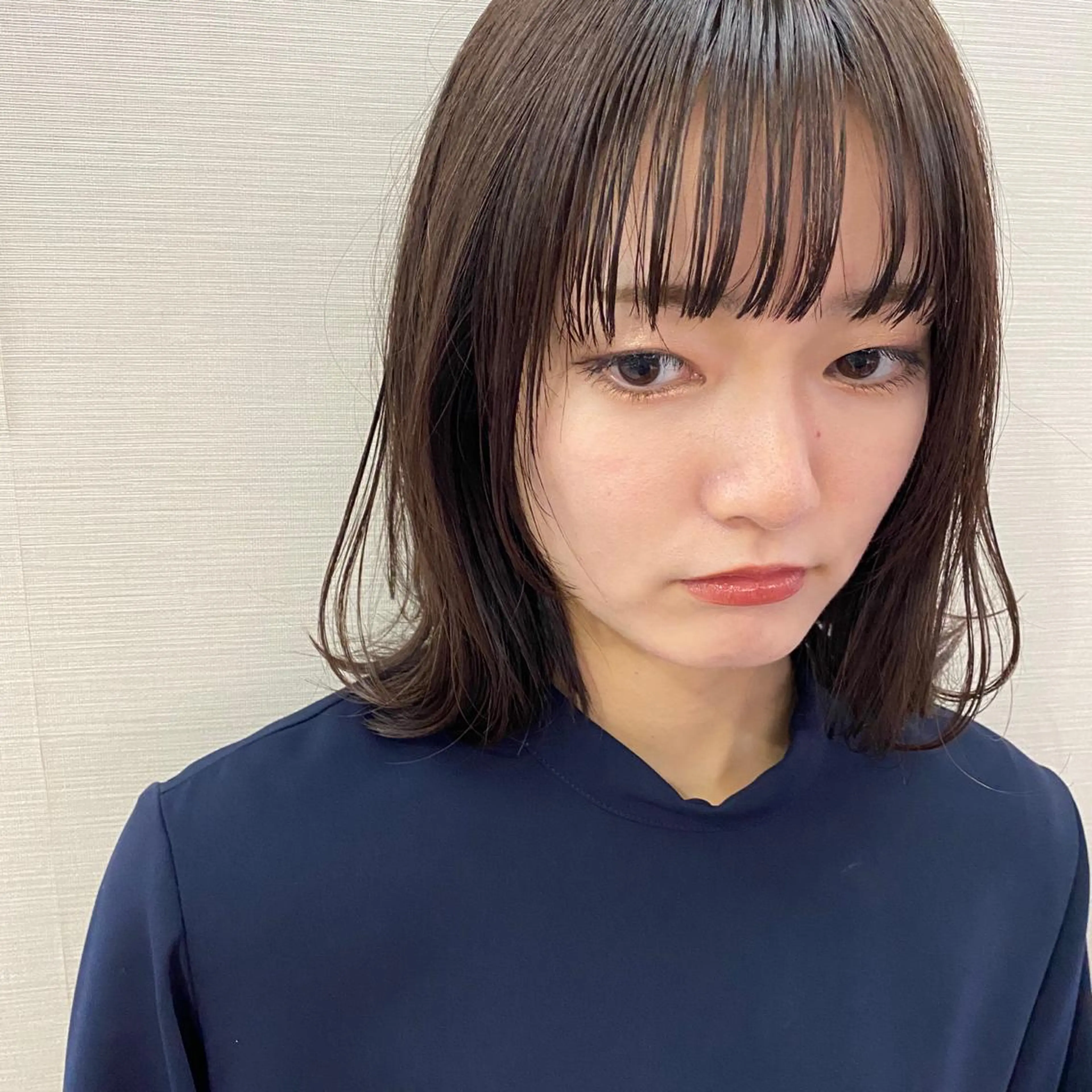 ミディアム カラー アッシュ アッシュグレー アッシュグレージュ 透明感カラー グレージュ Kouta/似合わせ /パーマ/カラーのヘアスタイル