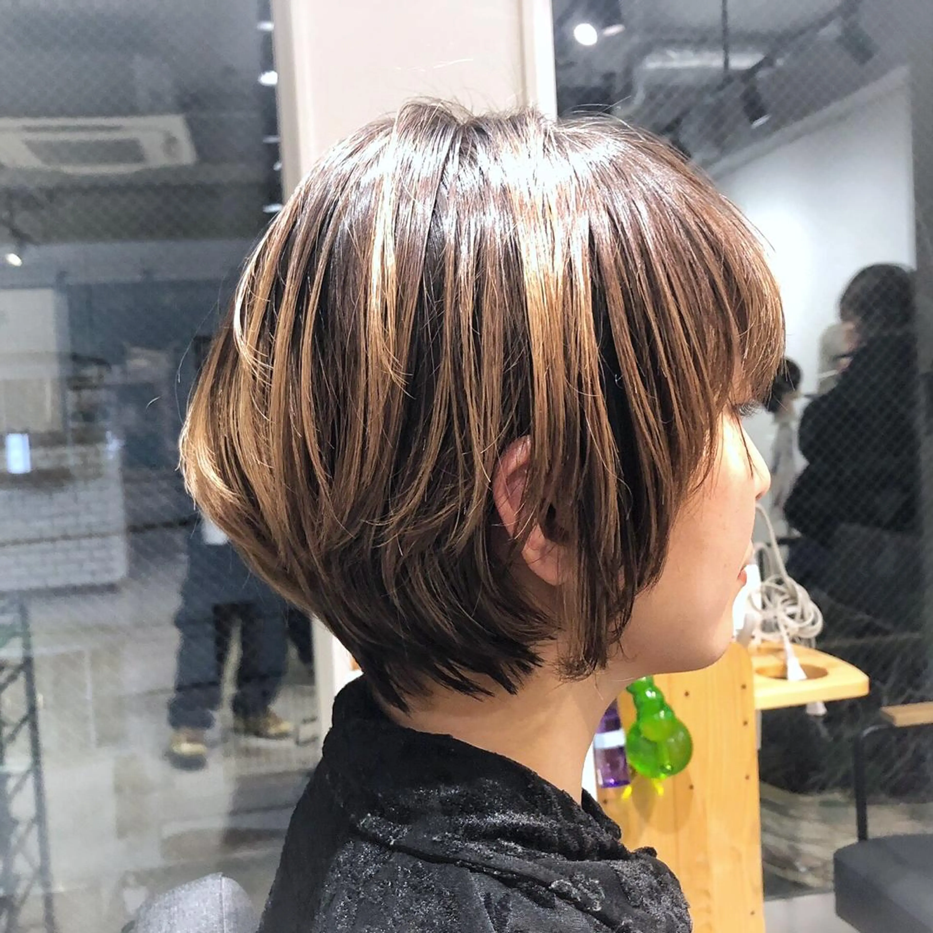 ショート カラー ハイライトカラー ハイライト ショートヘア 🟢ウルフ／スパイラ ルパーマ／大西🟢のヘアスタイル