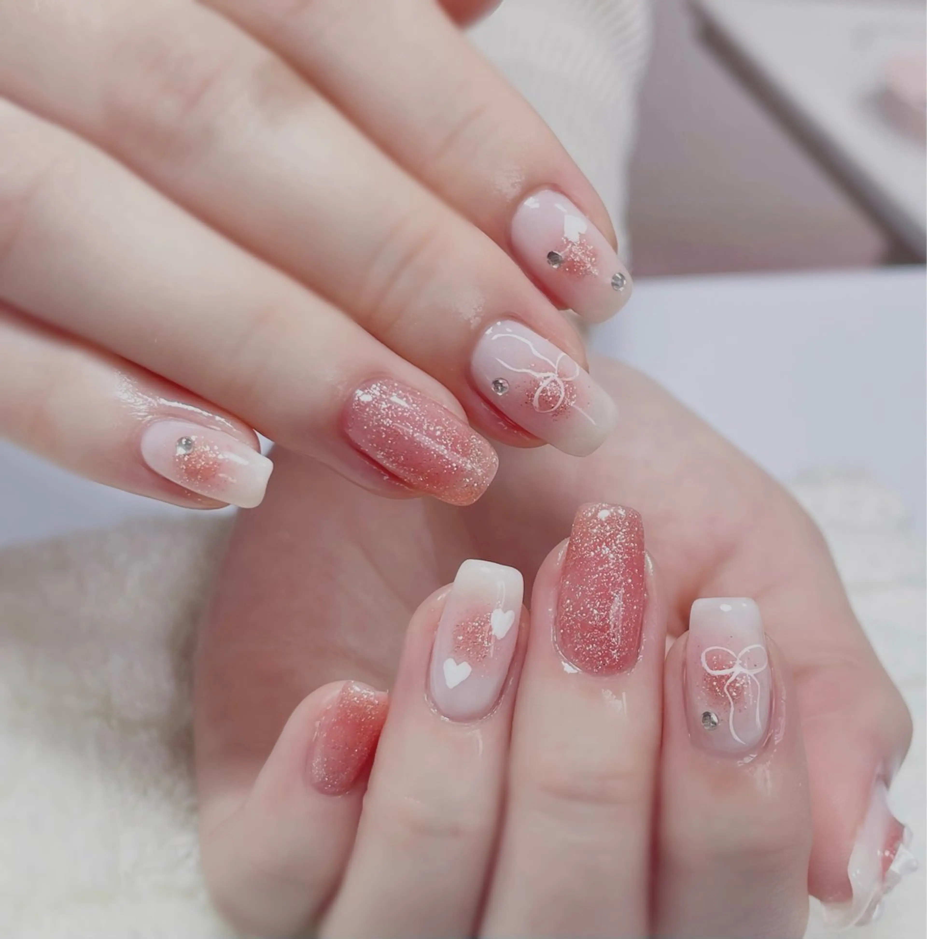 ネイル キラキラネイル 持ち込み リボン ハンドネイル Chicchi 加茂宮駅徒歩3分のネイルデザイン