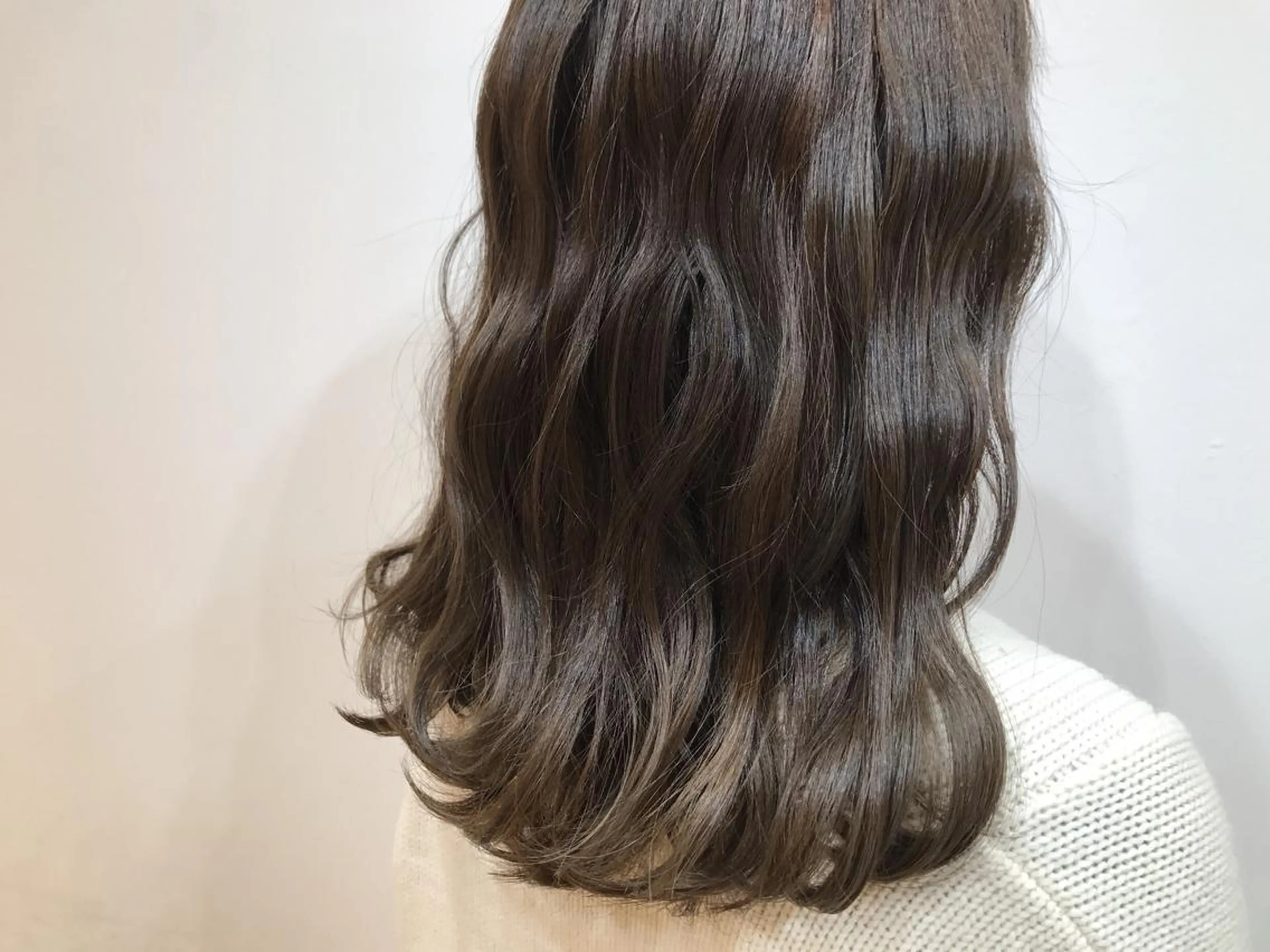 セミロング カラー アッシュ グラデーションカラー ミルクティーアッシュ ヒロミ/アレンジ/ アンニュイ/透け感のヘアスタイル