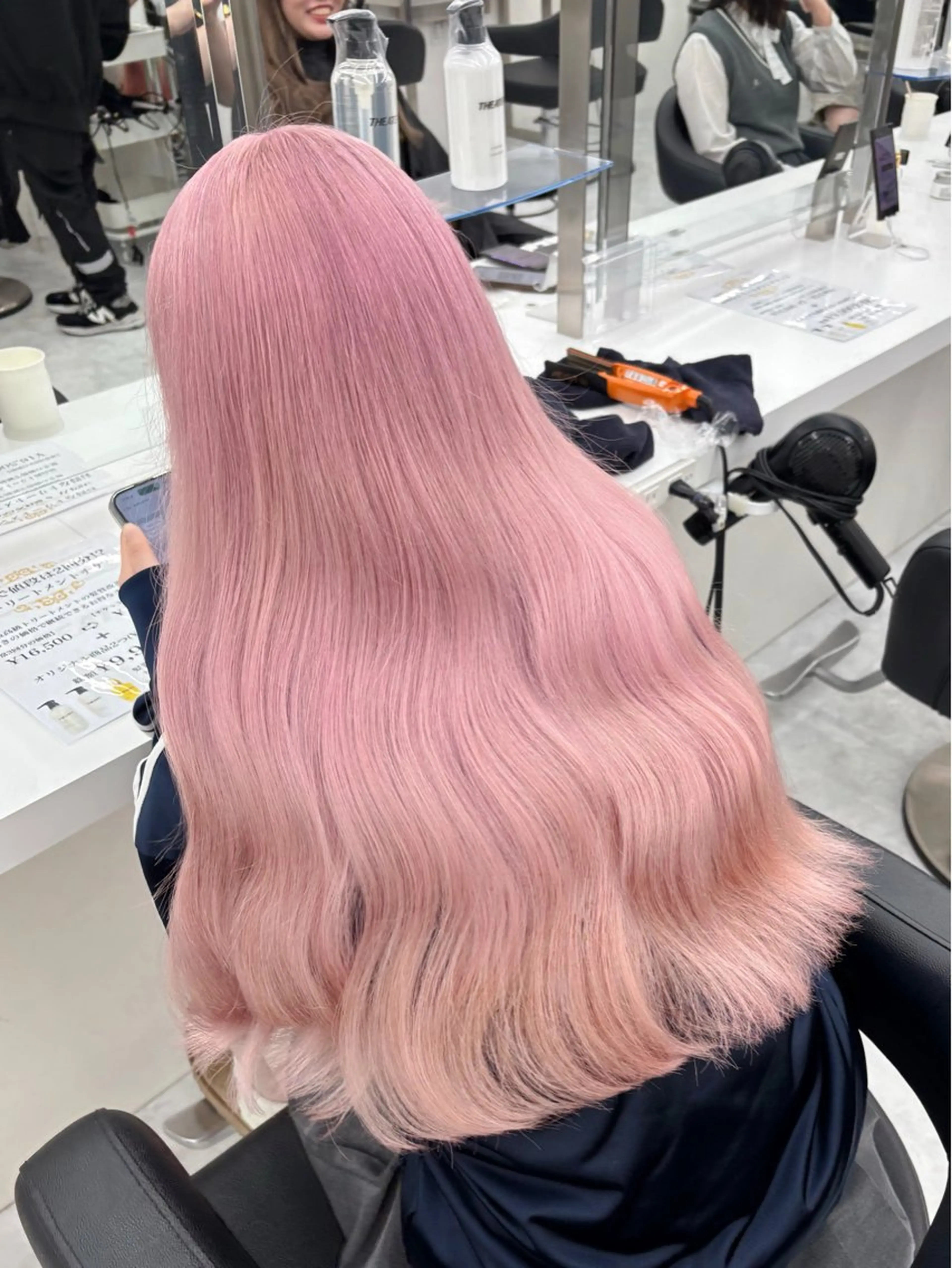 ロング カラー 🖤ハイトーン× レイヤー🖤SARAのヘアスタイル