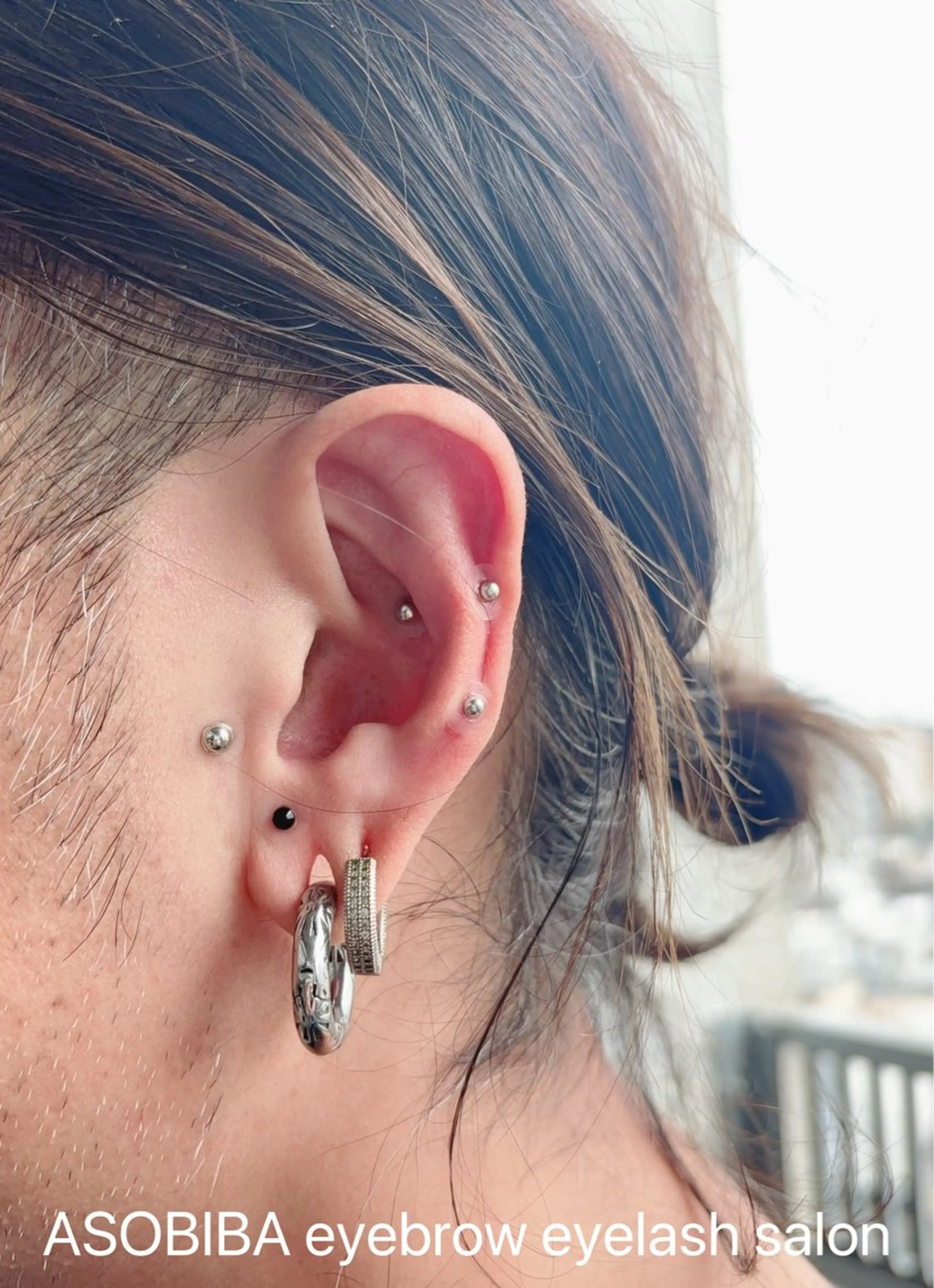 耳つぼジュエリー(両耳10個まで)+マッサージの写真