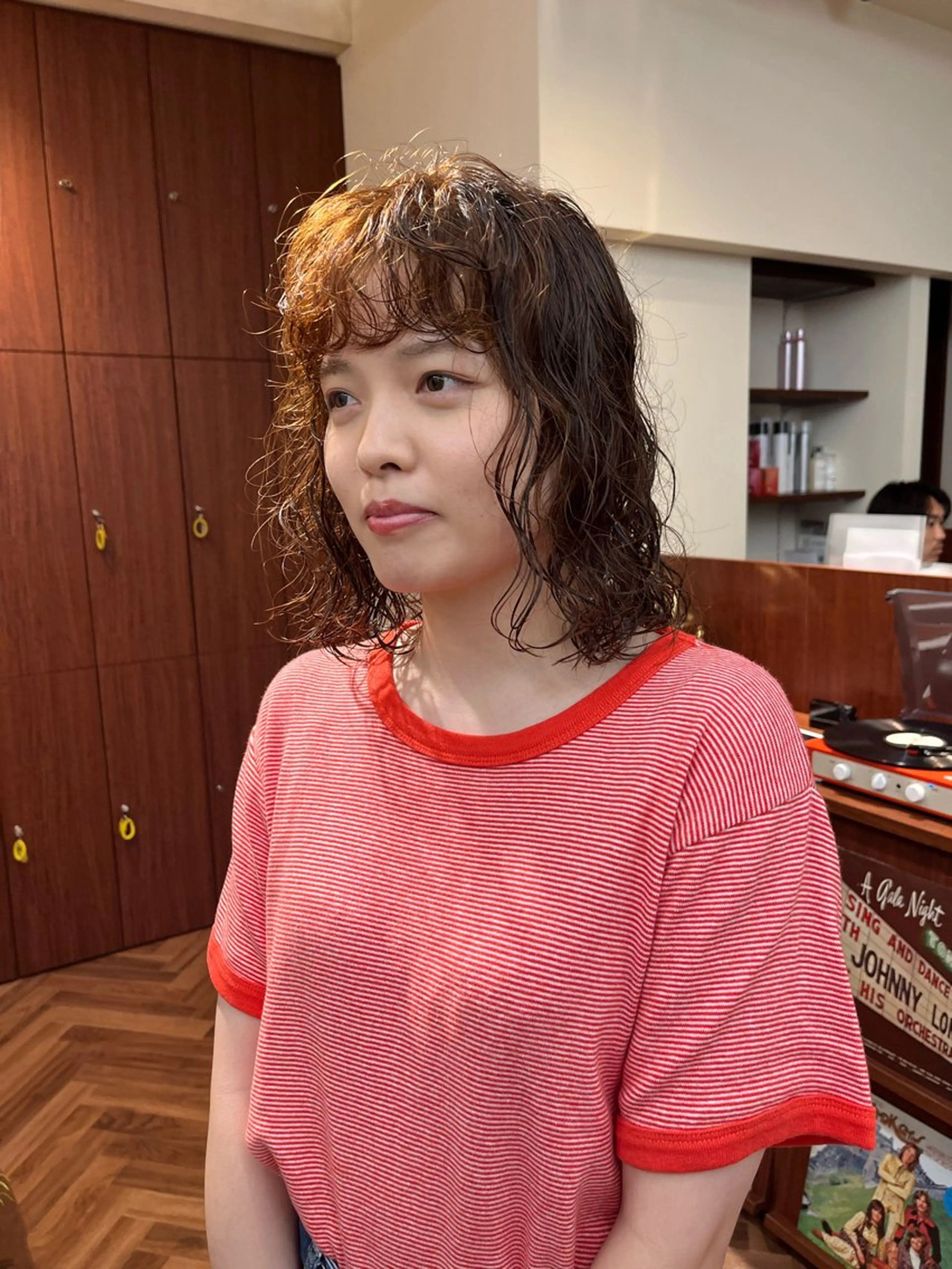 ミディアム カラー パーマ ミディアムパーマ カット ヘアカラー パーマ ボブパーマ/パーマ ウルフパーマのヘアスタイル