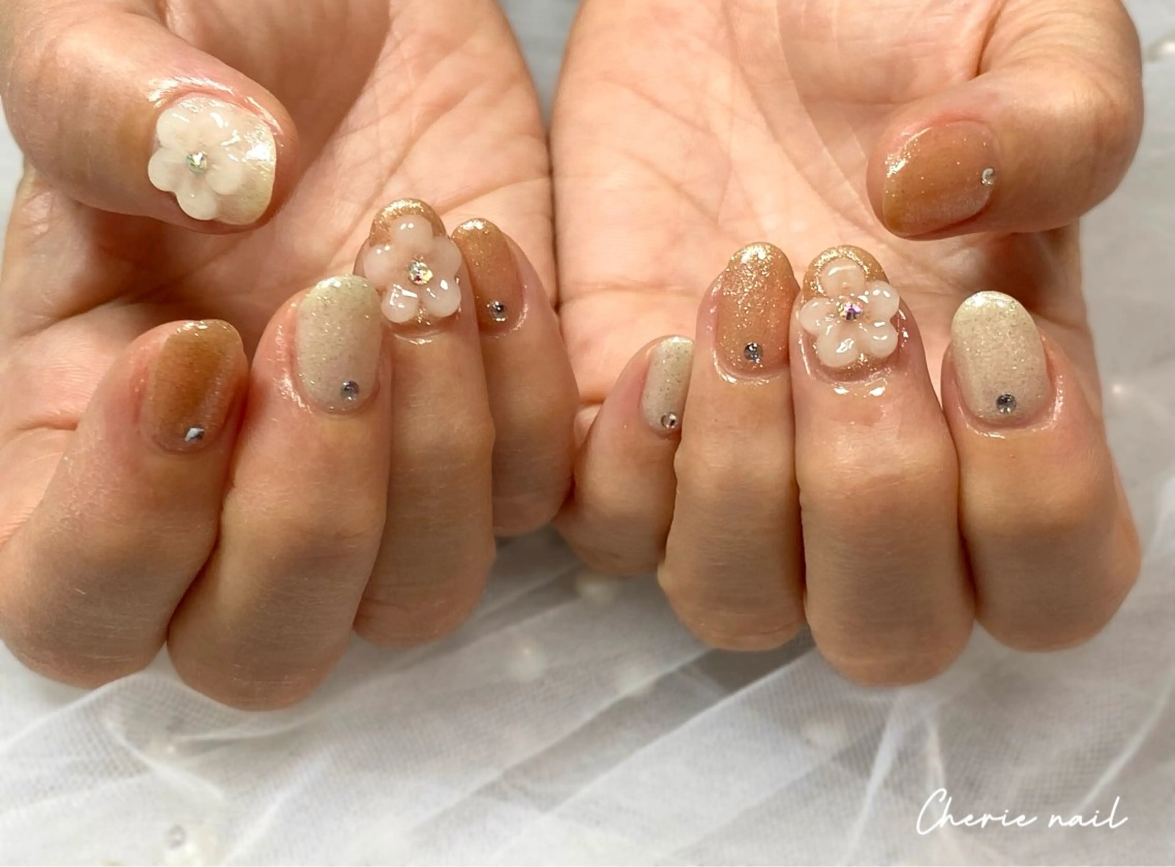 ネイル フラワーネイル ジェルネイル ラメ(グリッター) オレンジ ぷっくりネイル Cherienail yunaのネイルデザイン