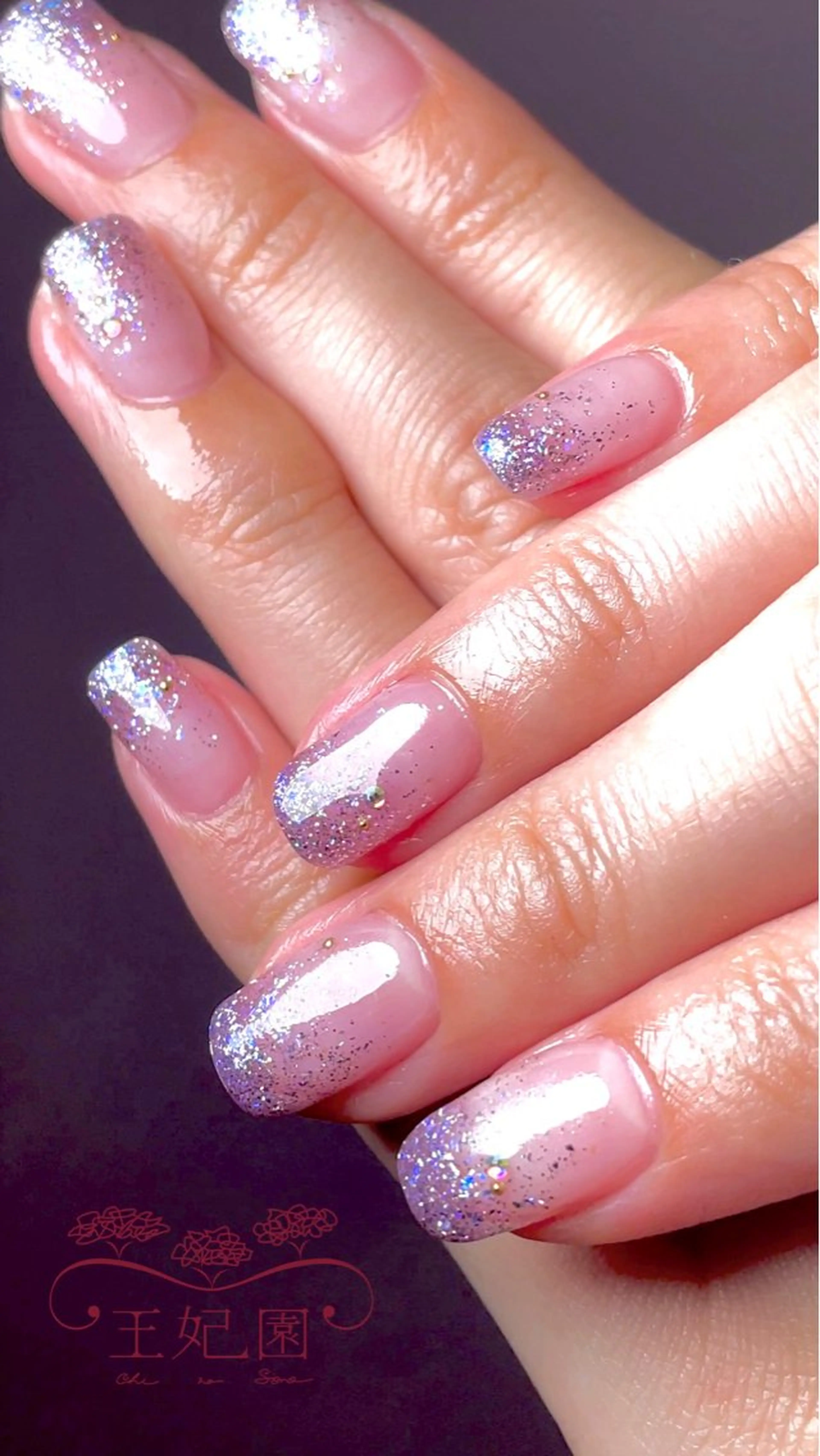 ネイル ラメ(グリッター) ラメグラデーション スクエアネイル ワンホンネイル nail salon王妃の園所属・王妃の園 ohinosonoのネイルデザイン