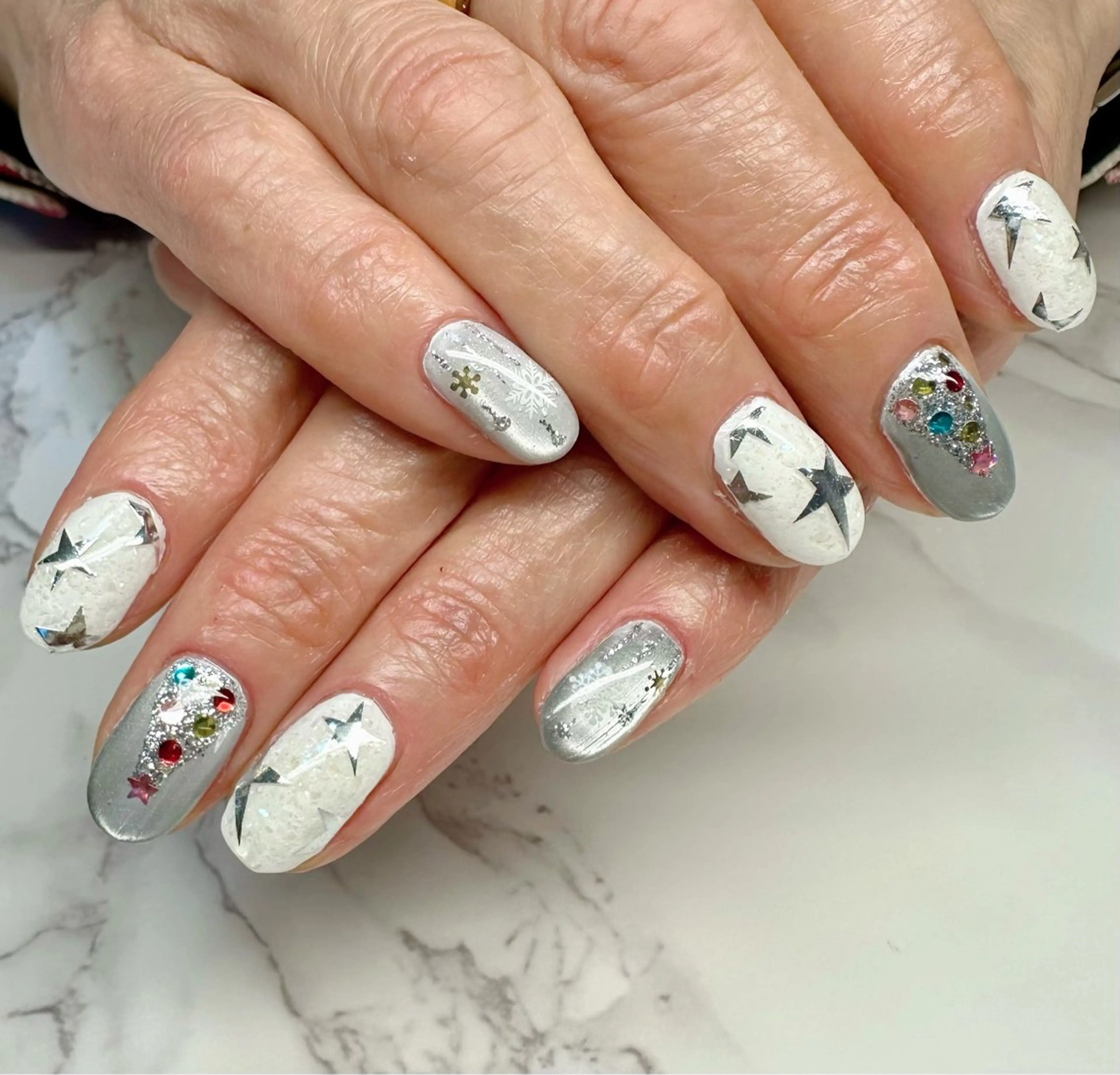 ネイル アートネイル ボルドー チークネイル キラキラネイル マグネットネイル M.N_ nailのネイルデザイン