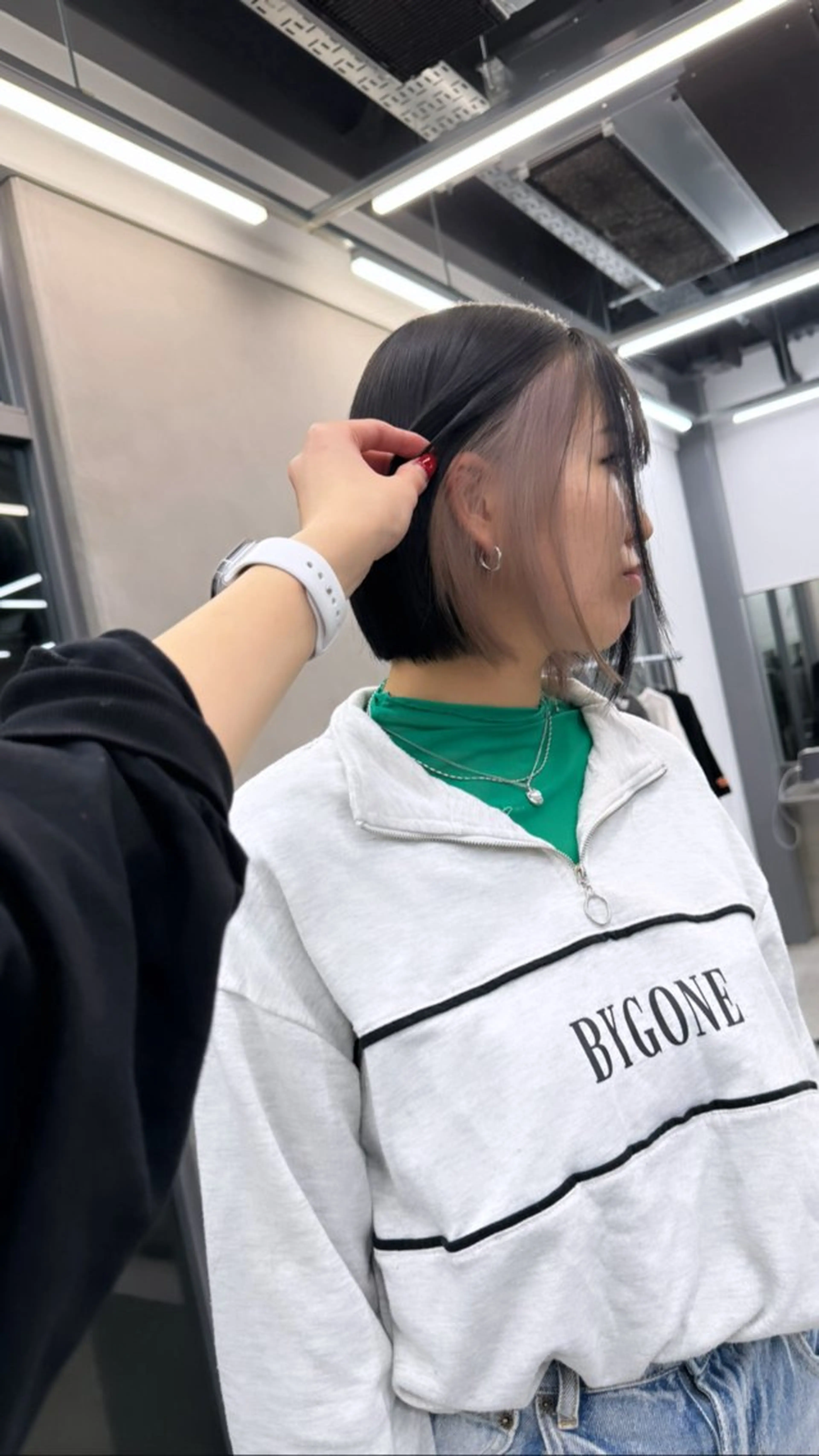 カラー ブリーチ グレージュ LIT.所属・レイヤーカット🎀 モデル施術◎吉村麻佳のヘアスタイル