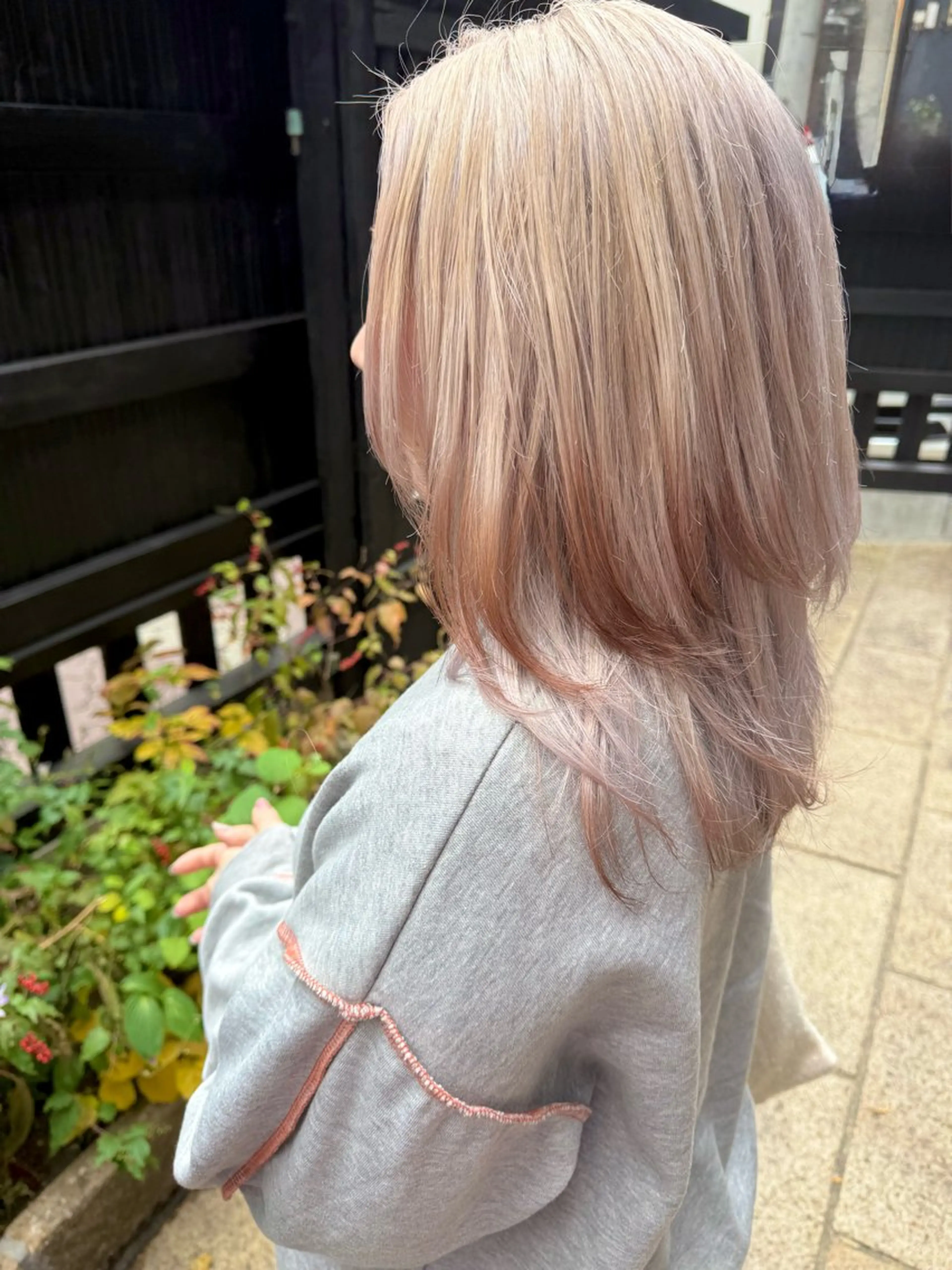 セミロング カラー ブリーチ ブラウンカラー Un hair salon所属・🪿ｍａｉｋｏ🌿 プライベートサロンのヘアスタイル