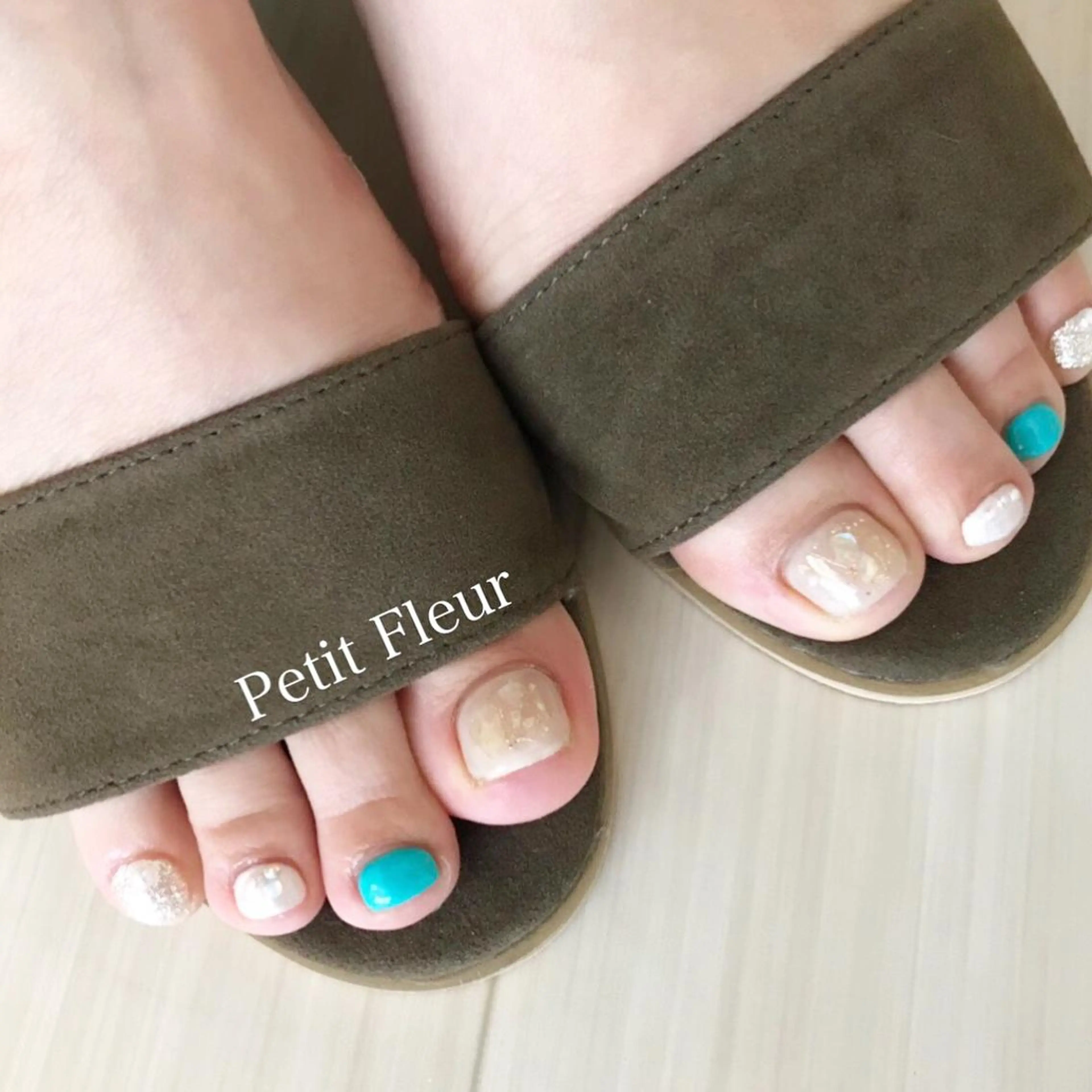 ネイル 夏ネイル Petit Fleur所属・青柳 亜梨奈のマツエク・マツパデザイン