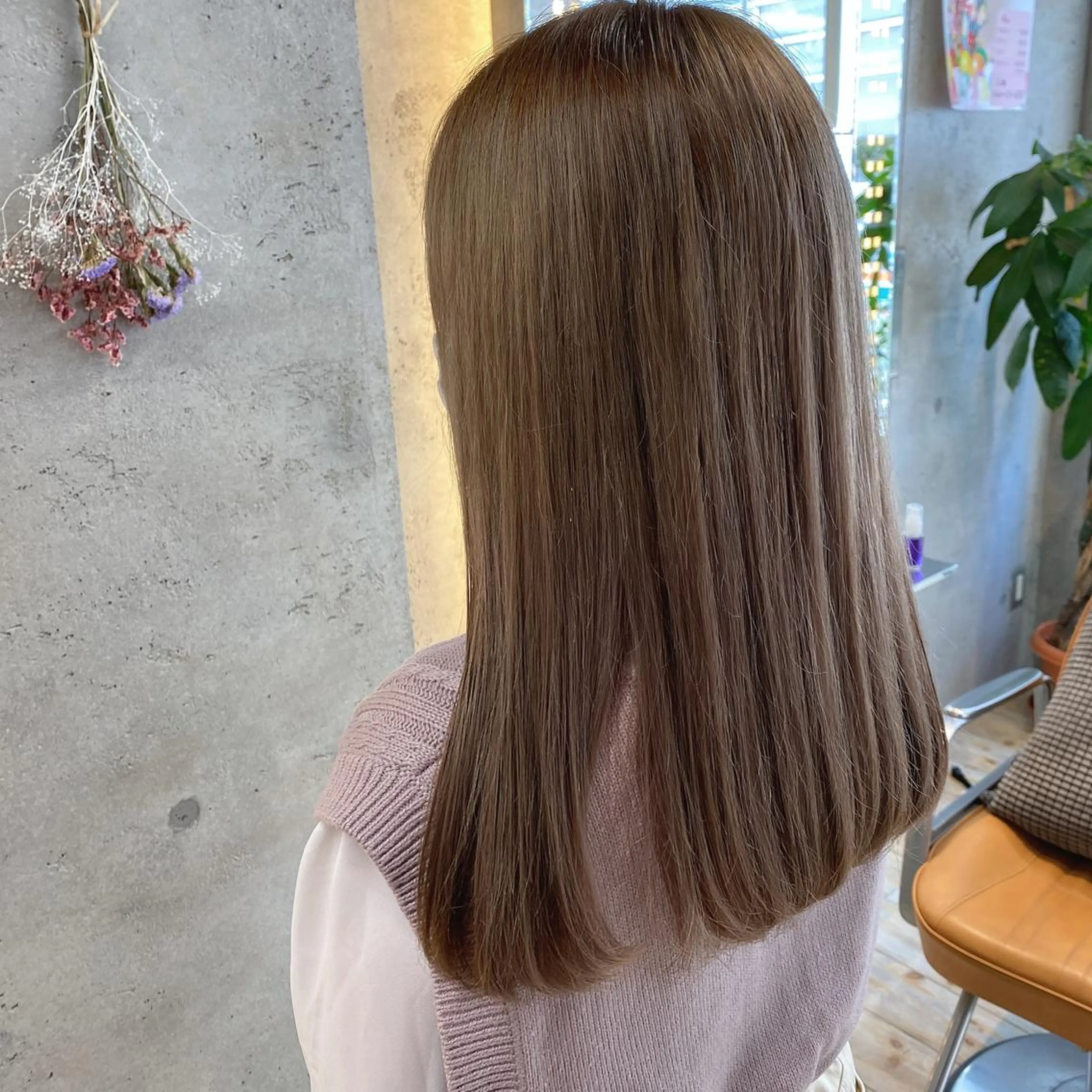 ロング カラー ベージュカラー wakana 【ブリーチカラー】のヘアスタイル