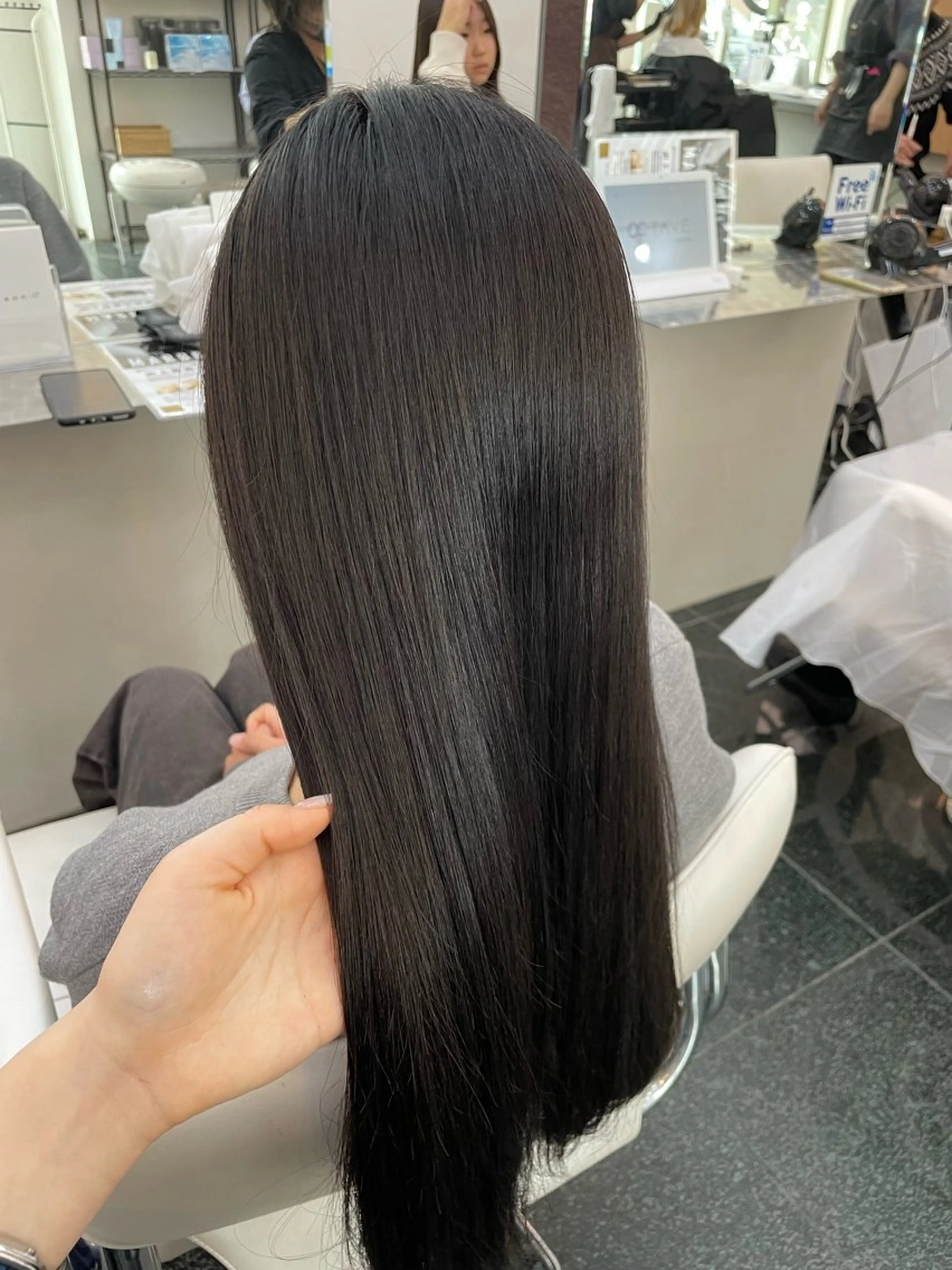 セミロング カット 縮毛矯正 艶髪韓国レイヤー 🇰🇷✨小清水✨のヘアスタイル