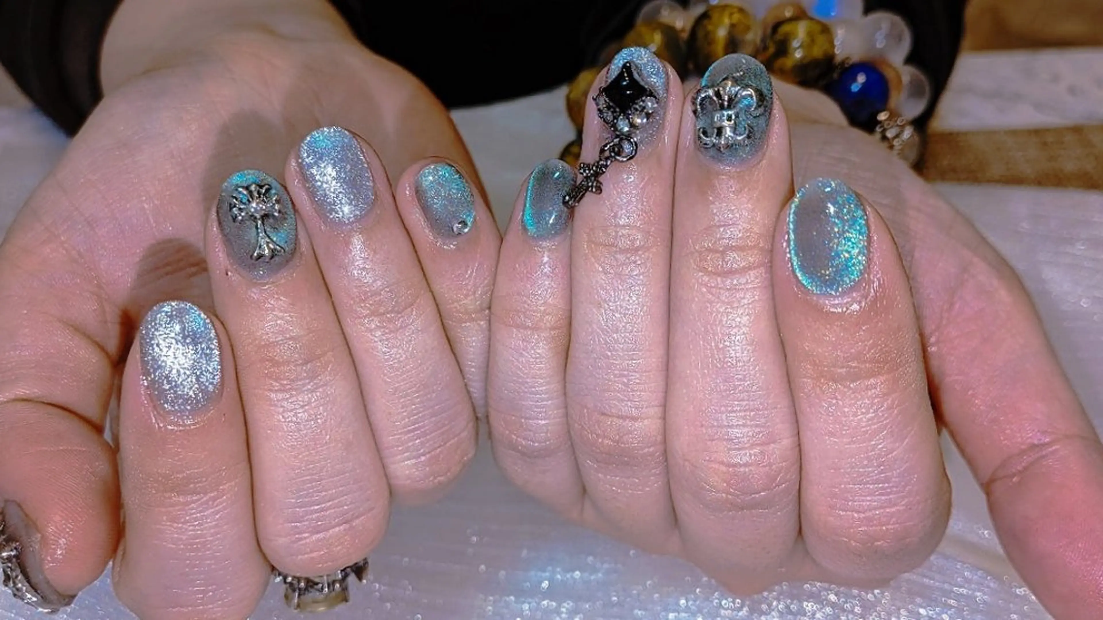 ネイル シルバー ハンドネイル フィルイン、長さ出し 深爪矯正のネイルデザイン