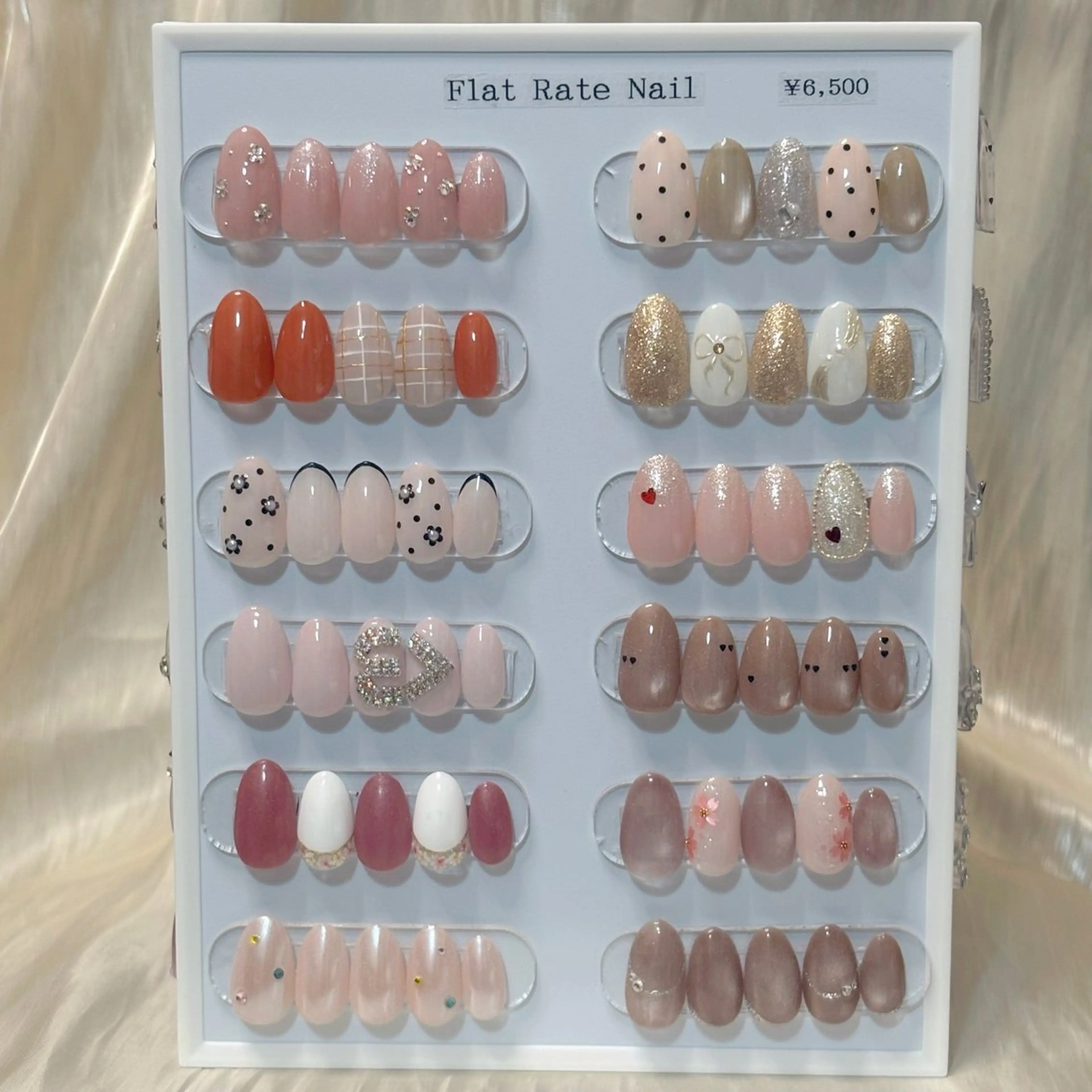 ネイル ハンドネイル nailroom DIASOMNIAのネイルデザイン