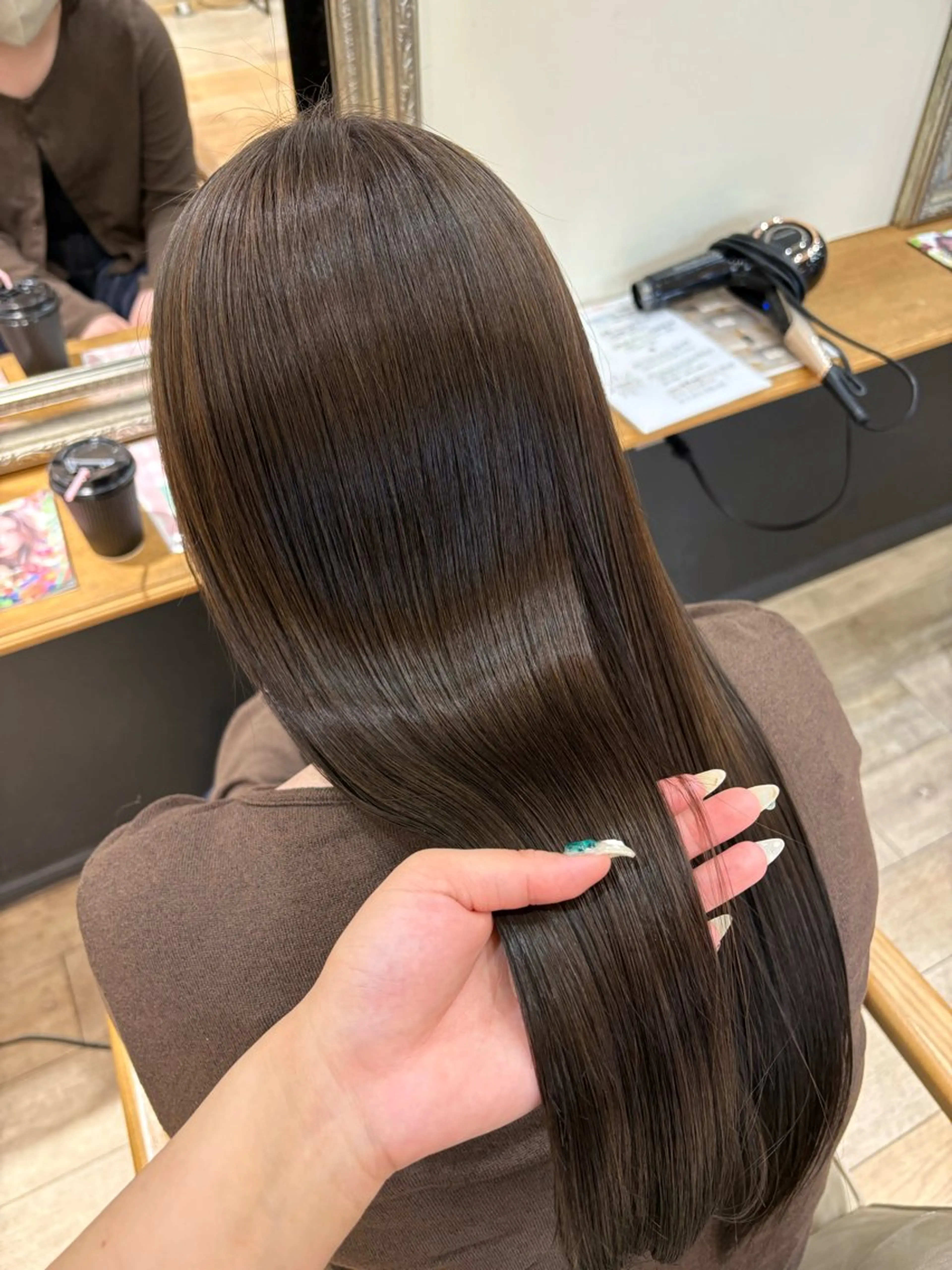 カラー カット ヘアカラー しおり🍬 KOKORO🤍のヘアスタイル