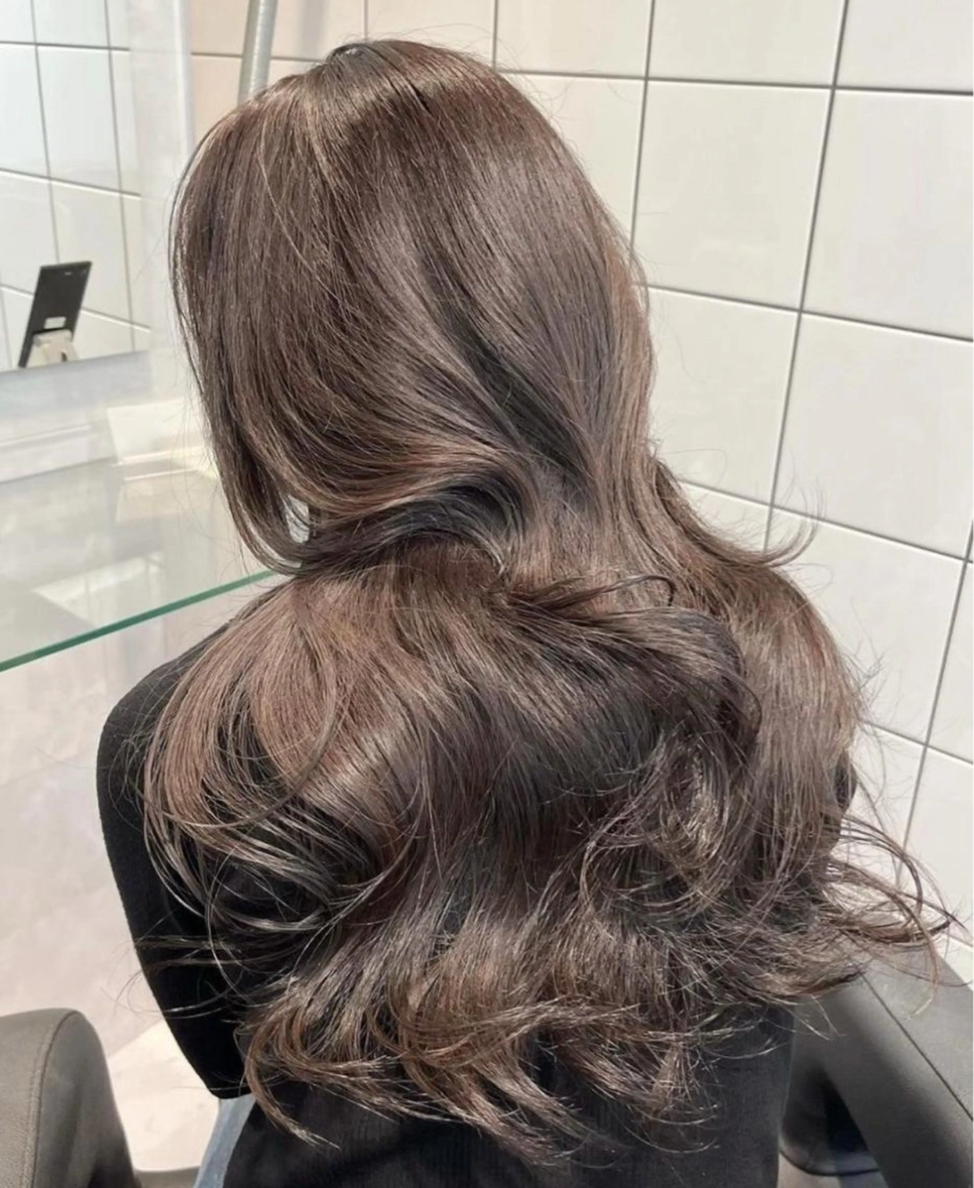 ロング ヘアカラー トリートメント 韓国ヘア/ブリーチ無 しWカラー/オリーブのヘアスタイル