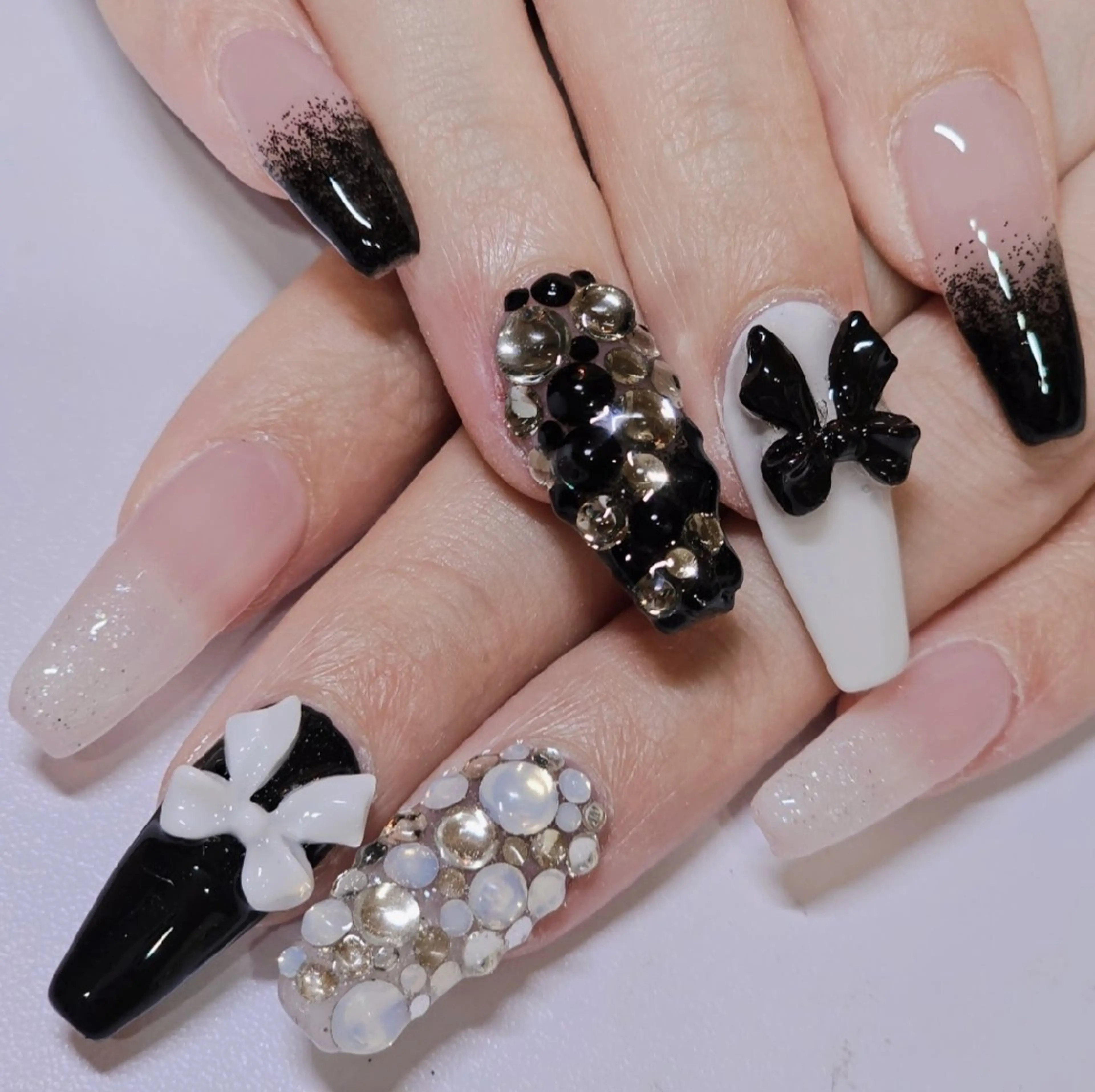 ネイル ゴージャス ラメ(グリッター) リボン ハンドネイル よしだ ひろきのネイルデザイン