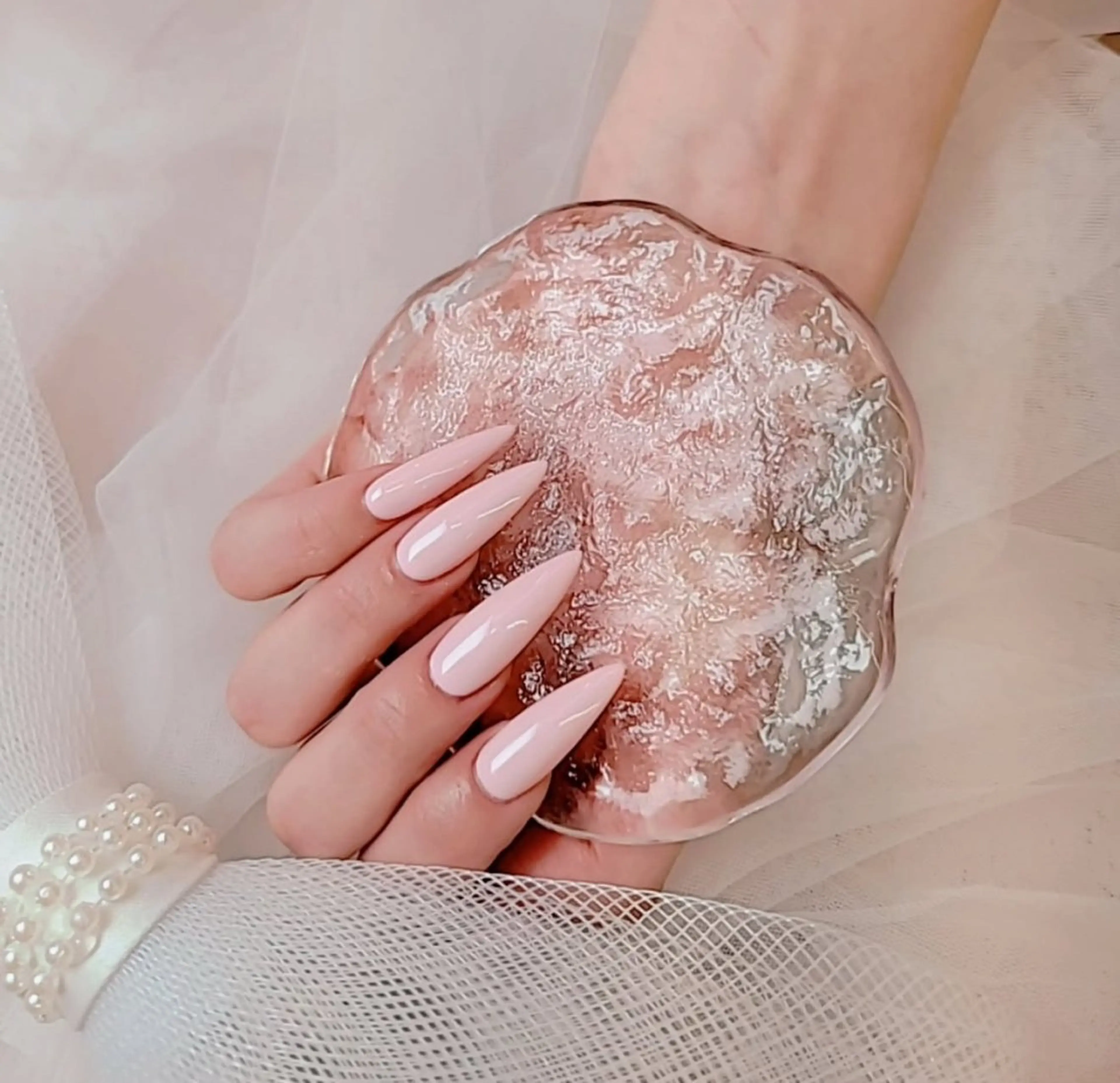 ネイル キラキラネイル マグネットネイル ミラーネイル ニュアンスネイル 春ネイル ハンドネイル Lina nail所属・Lunaa 池袋のネイルデザイン