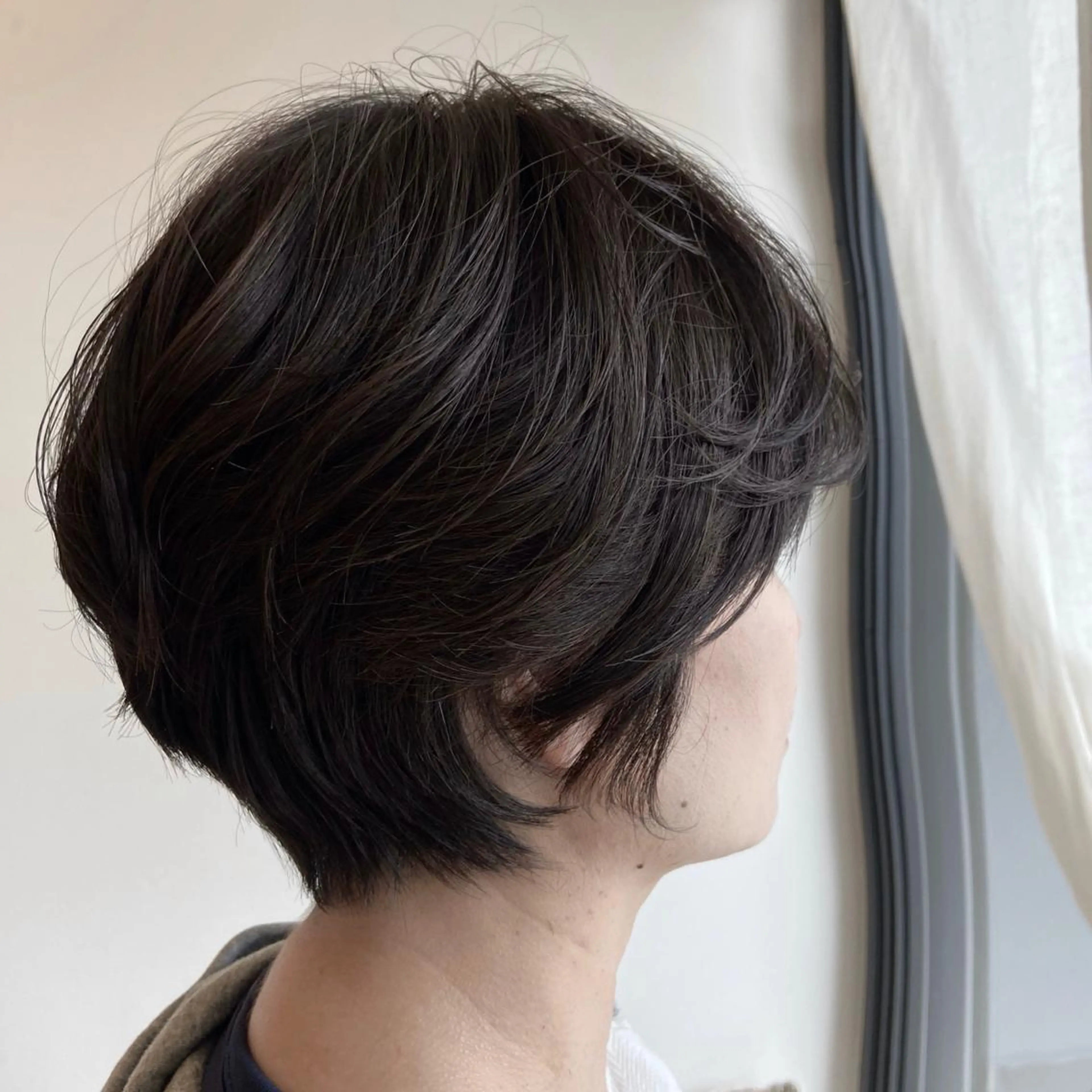ショート アッシュ ショートヘア 峯 志帆のヘアスタイル