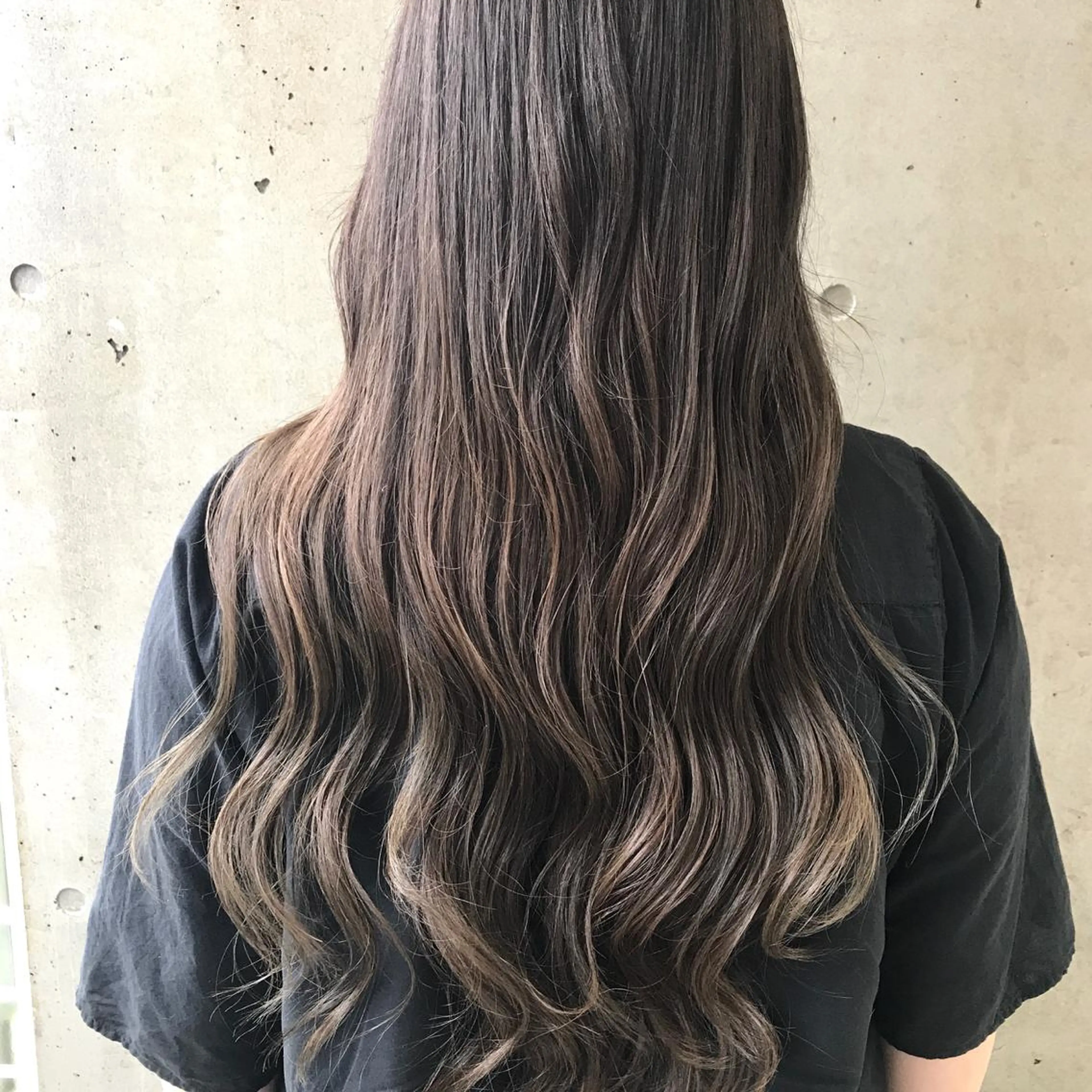 ロング カラー グラデーションカラー 二宮 早智子のヘアスタイル