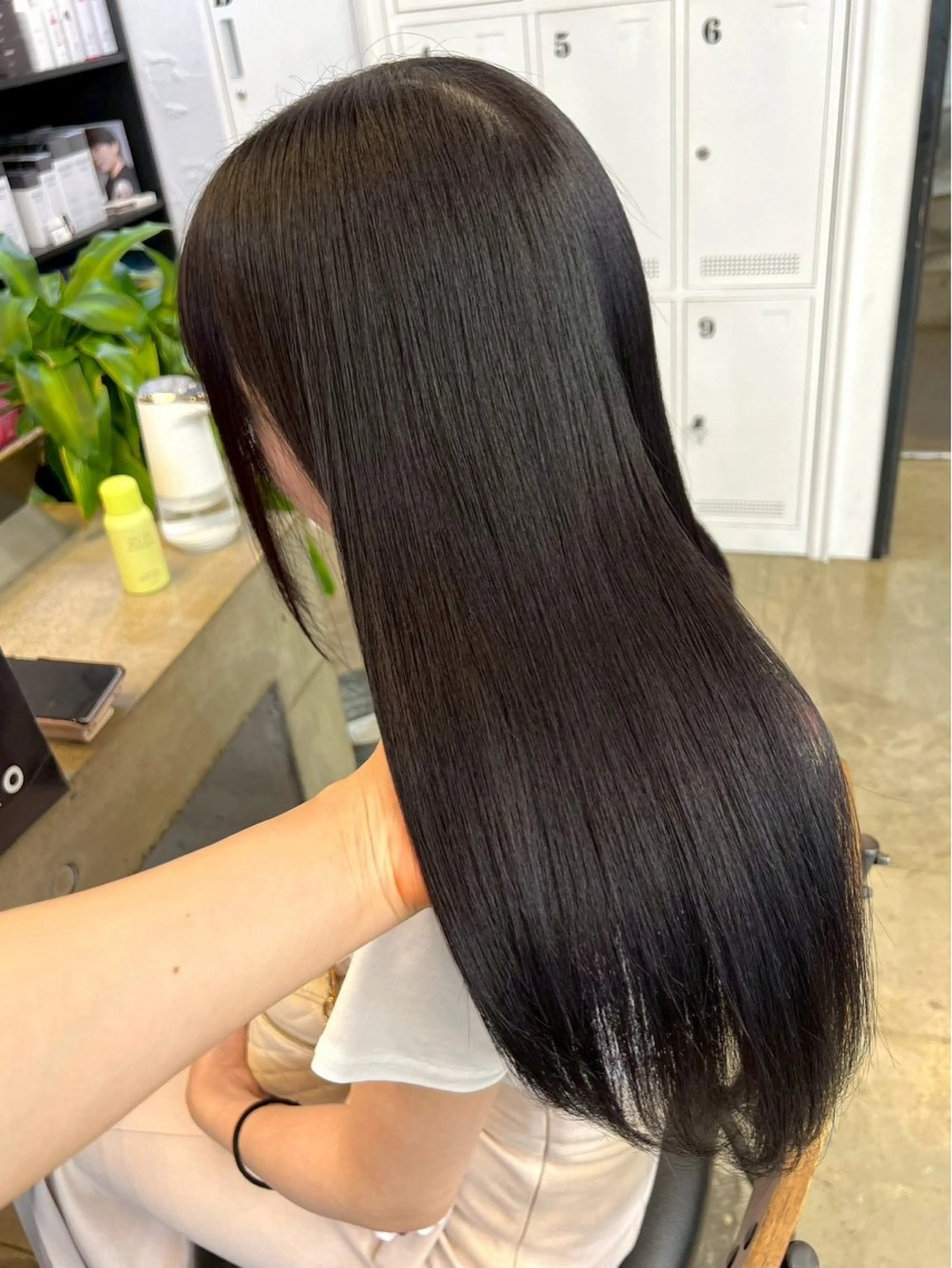 ミディアム カラー 縮毛矯正 トリートメント 艶カラー×艶髪矯正 🧙レイヤー/レオンのヘアスタイル