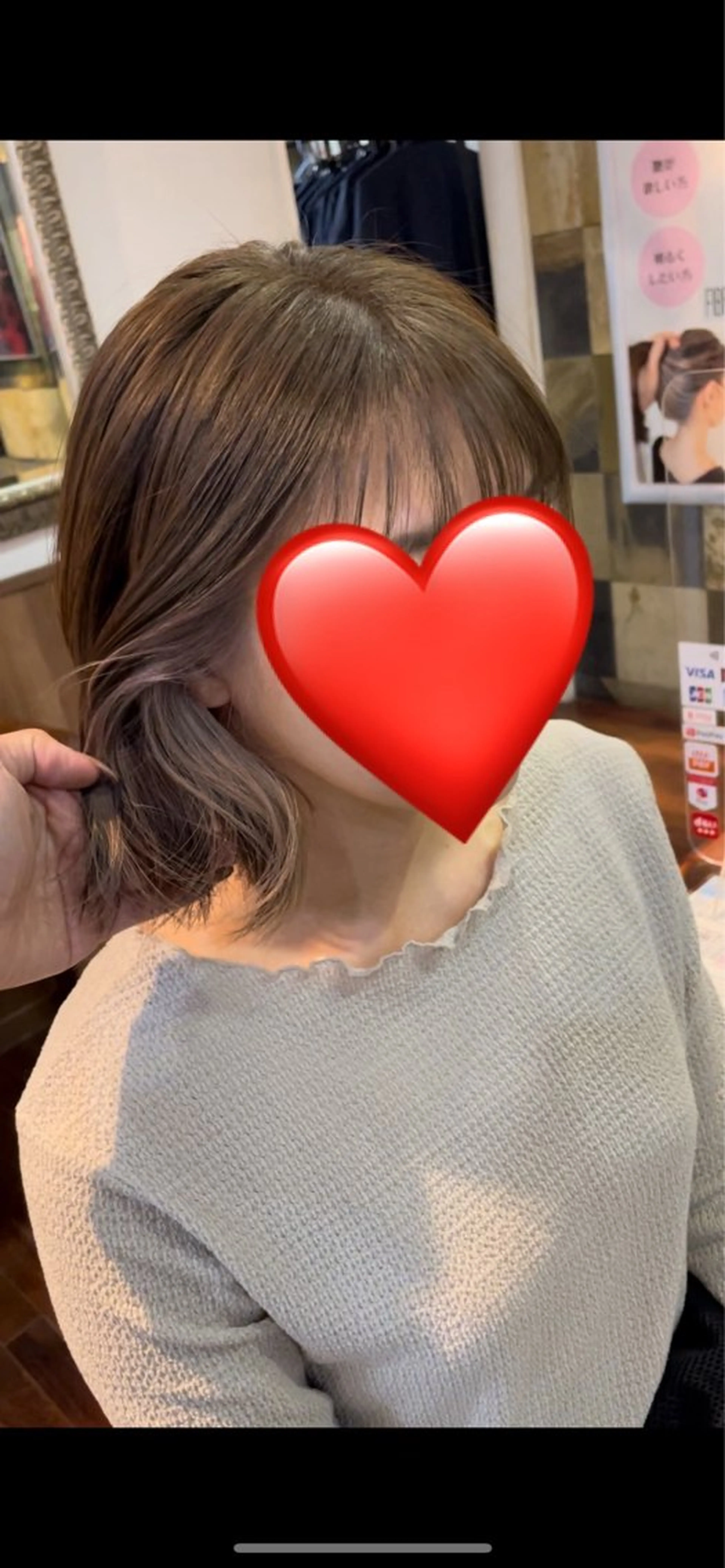 ショート カラー ヘアアレンジ ブリーチ イヤリングカラー グレージュ シースルーバング 外ハネヘア 福見 美保のヘアスタイル