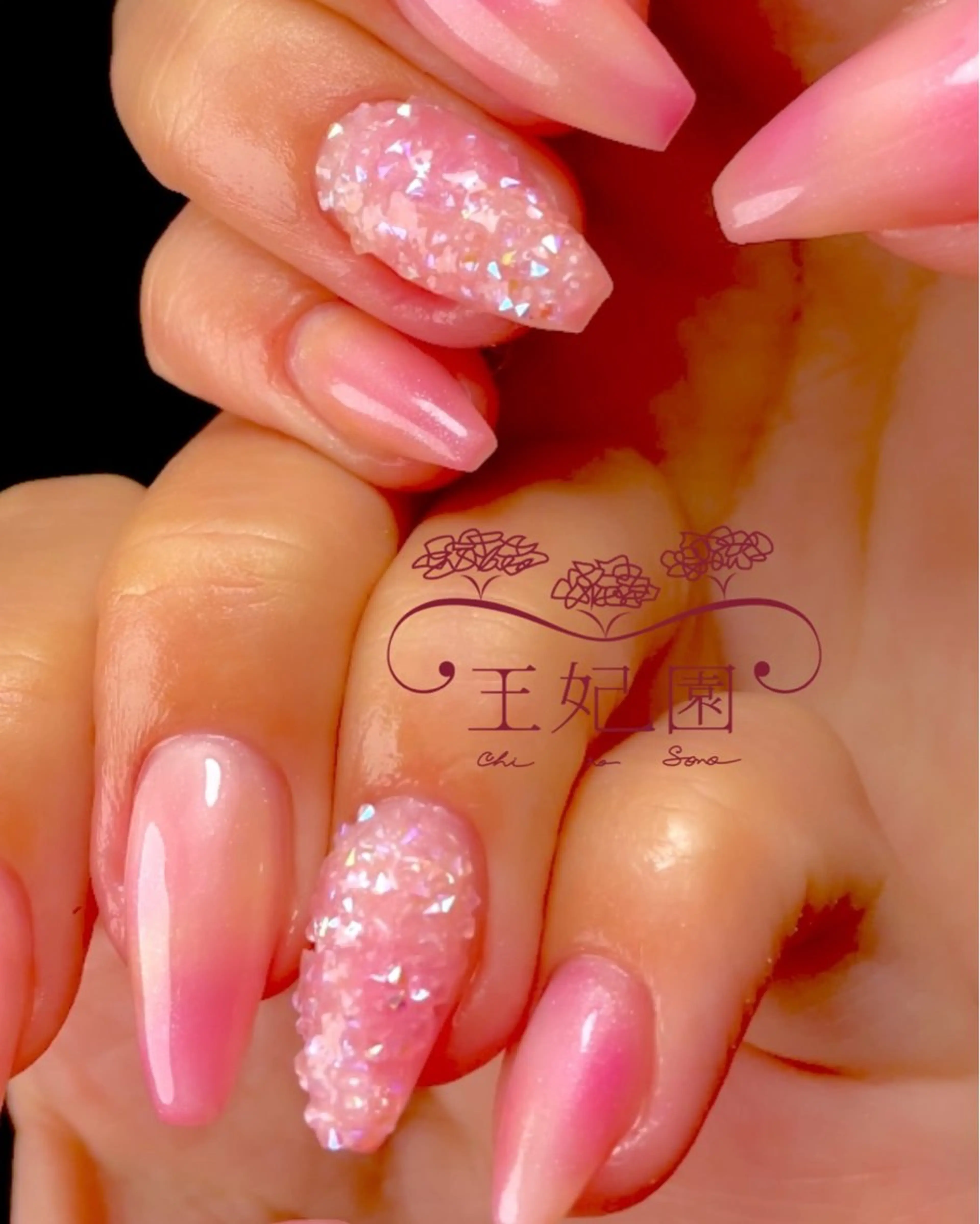 ネイル キラキラネイル ワンホンネイル 冬ネイル nail salon王妃の園所属・王妃の園 ohinosonoのネイルデザイン