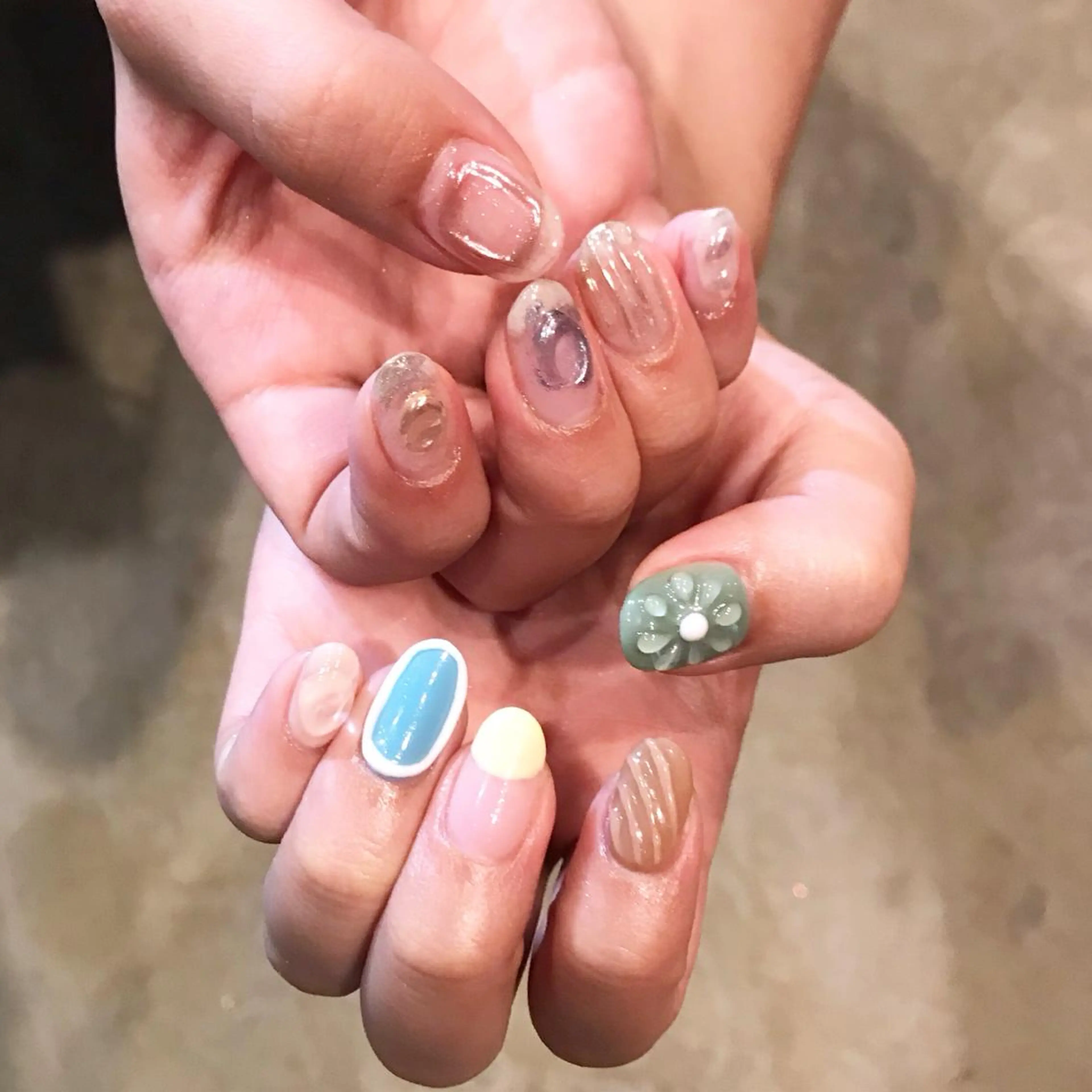 ネイル キラキラ オメメのネイルデザイン