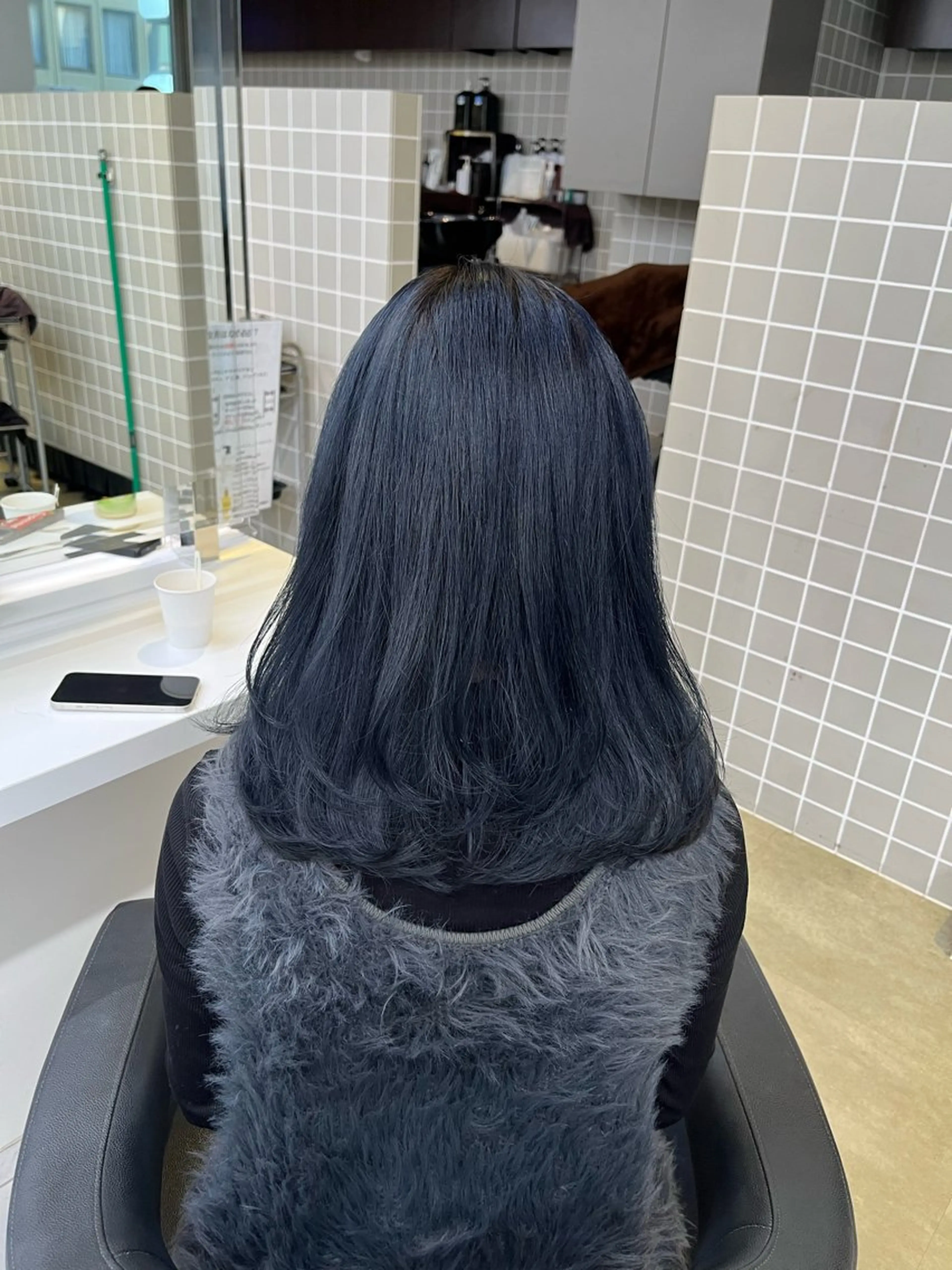 セミロング 寒色＆ブリーチ特化 寒色MiOのヘアスタイル