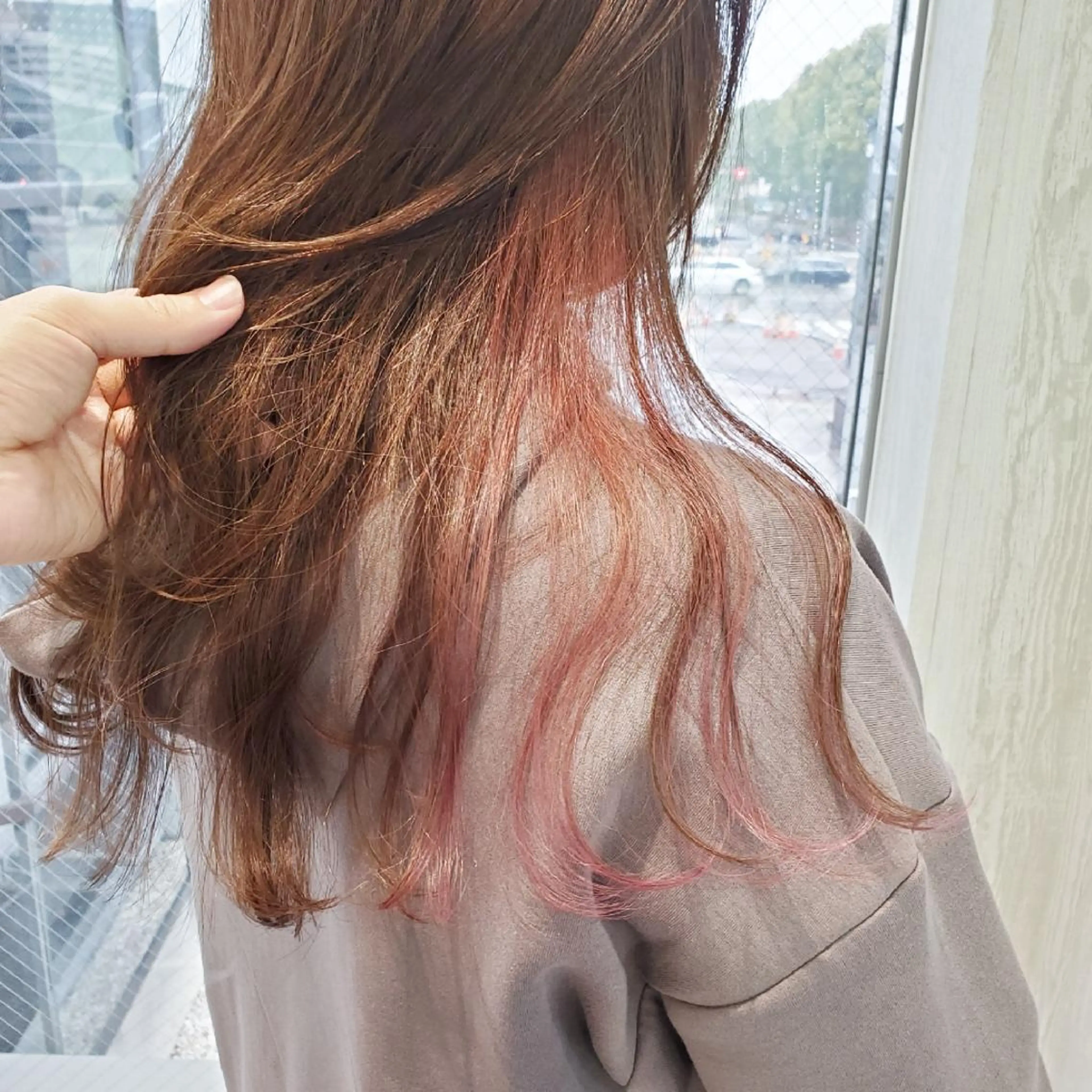 ロング カラー インナーカラー ピンクカラー ヘアカラー トリートメント レイヤーカット/ ウルフカット/大橋 のヘアスタイル