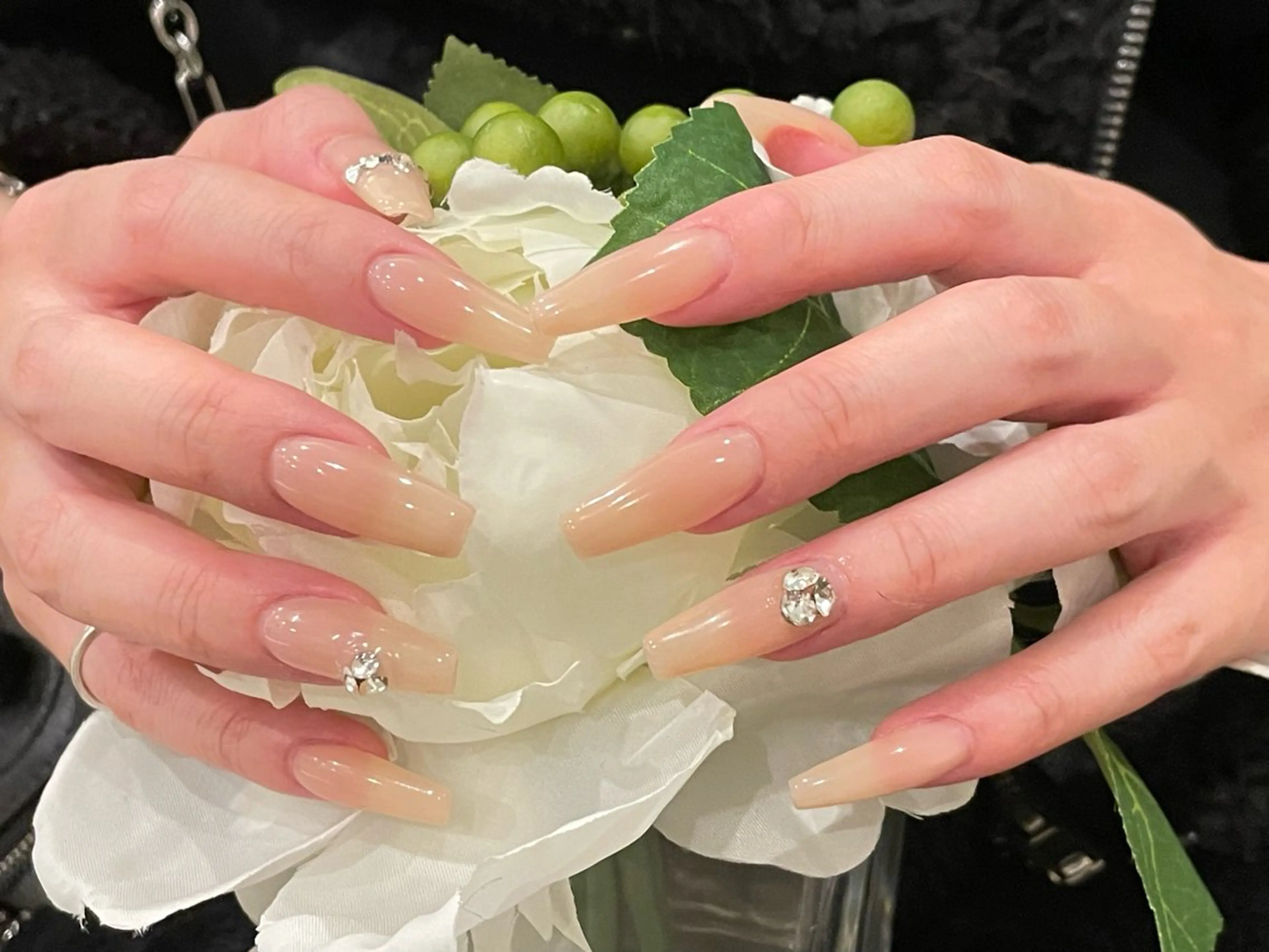 ネイル オーロラネイル チークネイル フレンチネイル ガラスフレンチ グラデーション ハンドネイル H&B 楊のネイルデザイン