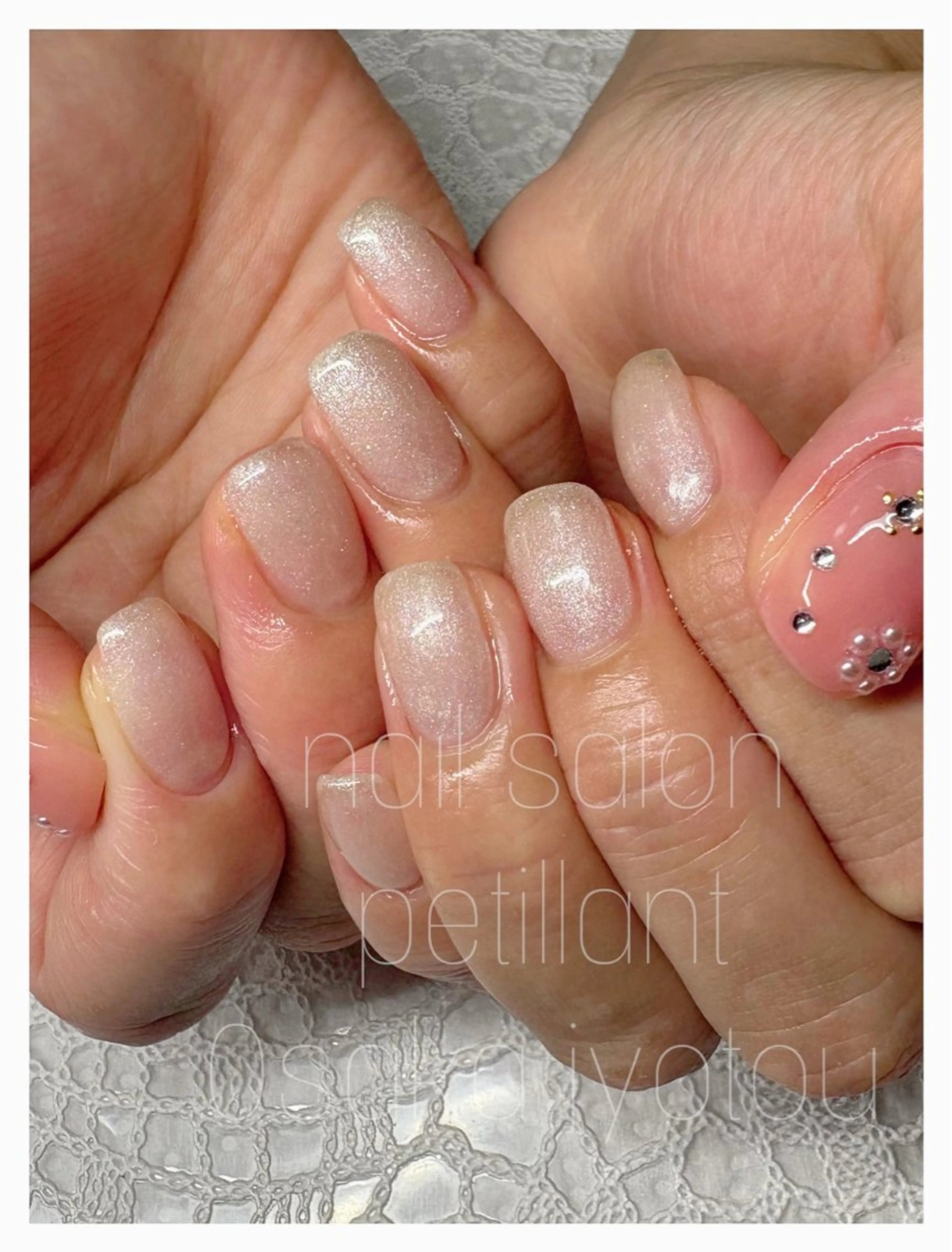 ネイル アートネイル ラメ(グリッター) 持ち込み ホワイト ハンドネイル ハンドケア petillant所属・nail salon petillantのネイルデザイン