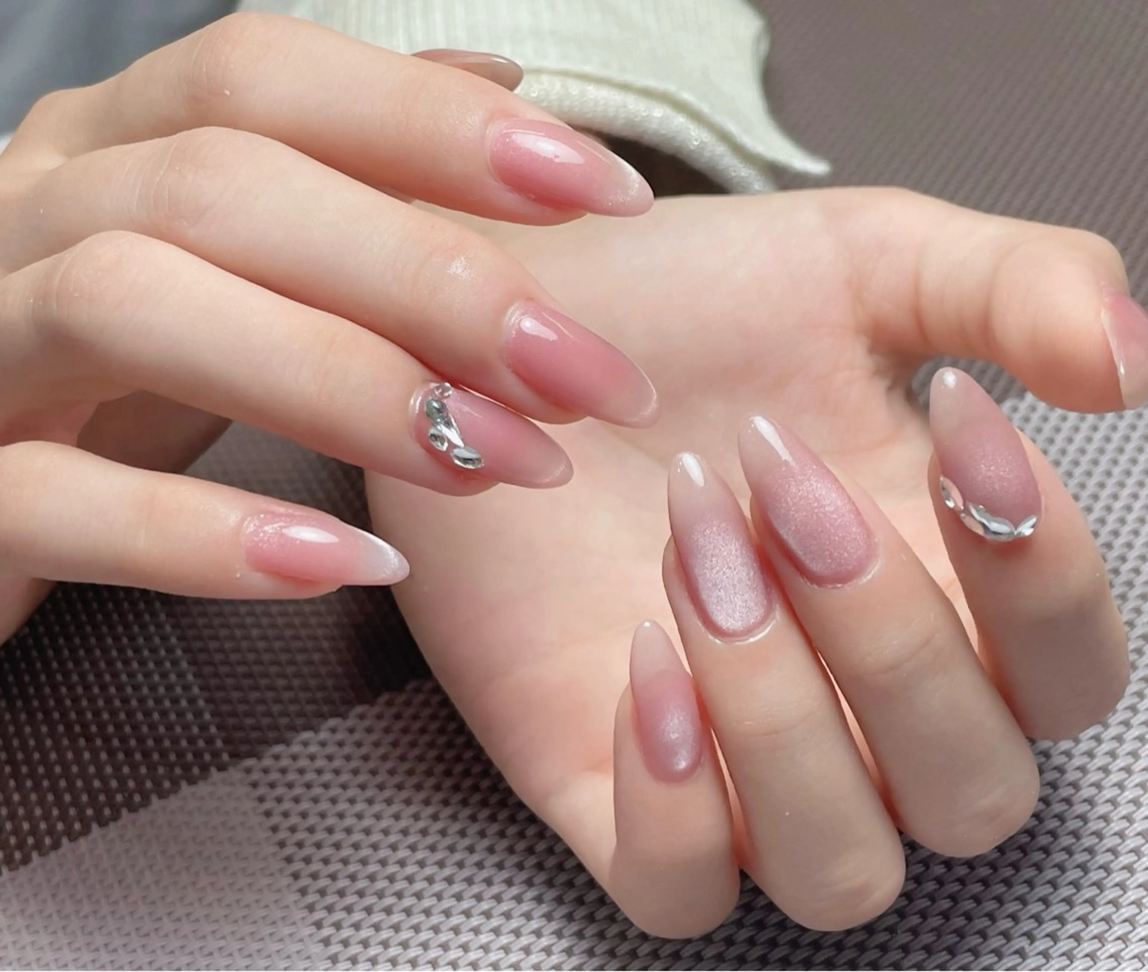 ネイル チークネイル 長さ出し フレンチネイル グラデーション キラキラネイル 中野駅から2分 MEO NAILのネイルデザイン