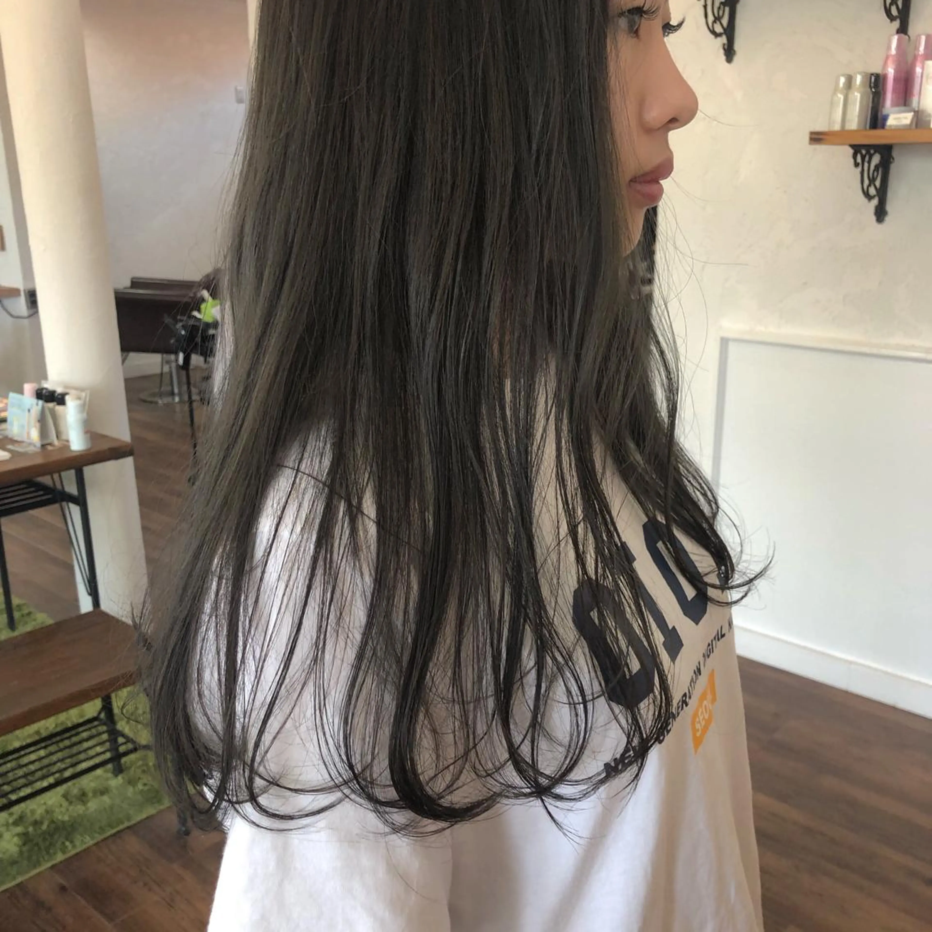 ロング カラー ダークグレー ロング カット ヘアカラー 江原 彩華のヘアスタイル