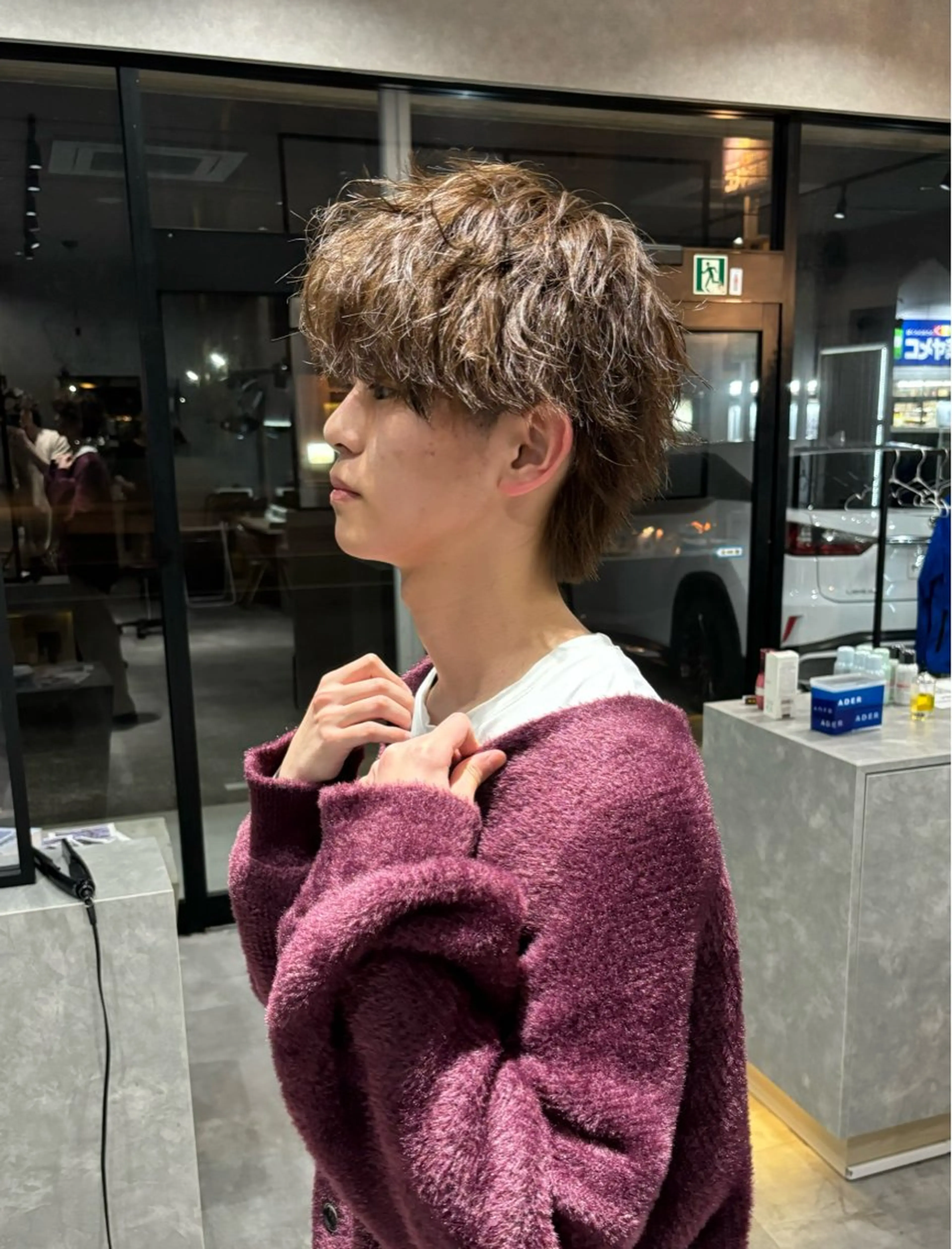 ショート カラー メンズ メンズハイトーン マッシュウルフ マッシュ メンズパーマ 刈り上げ 長谷川 湧のヘアスタイル