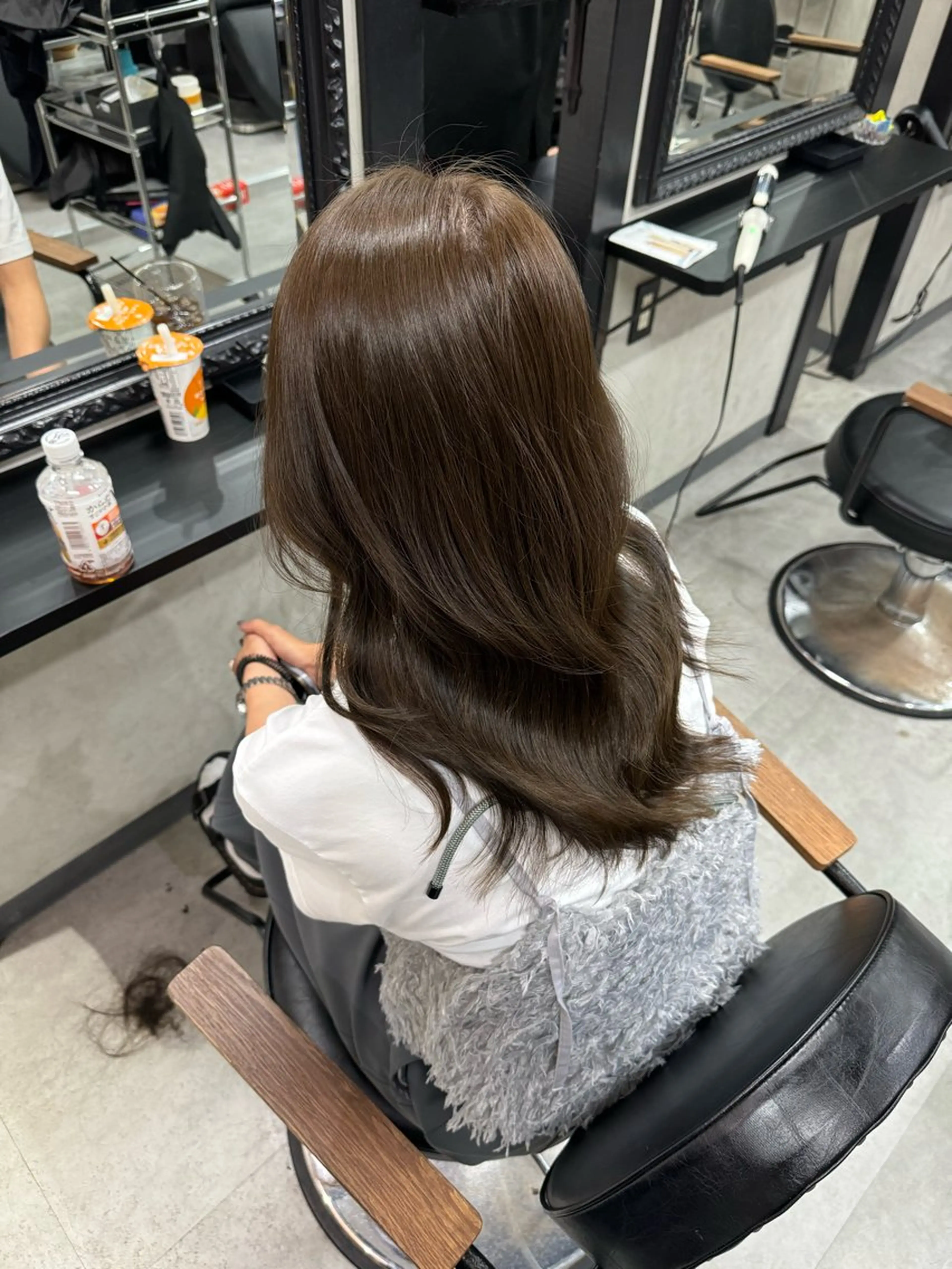 ロング カラー ベージュカラー ブリーチ グレージュ ブリーチなしカラー 顔周りカット カット ヘアカラー トリートメント 井本翔太.髪質改善. ベージュ.グレージュのヘアスタイル