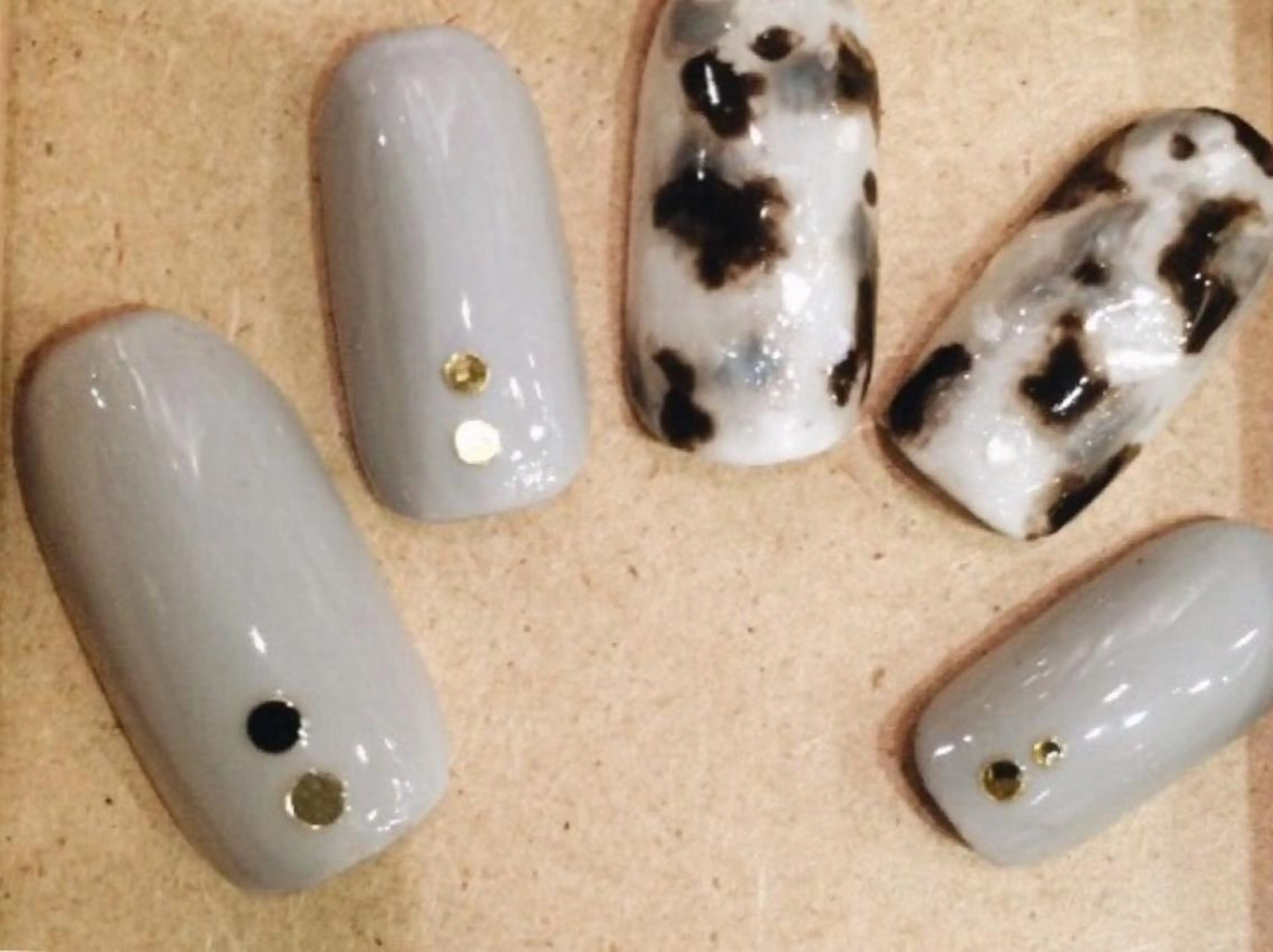 ネイル べっ甲ネイル ホワイト 🎀1/14ご予約 ◎ 本田 知美🎀のネイルデザイン