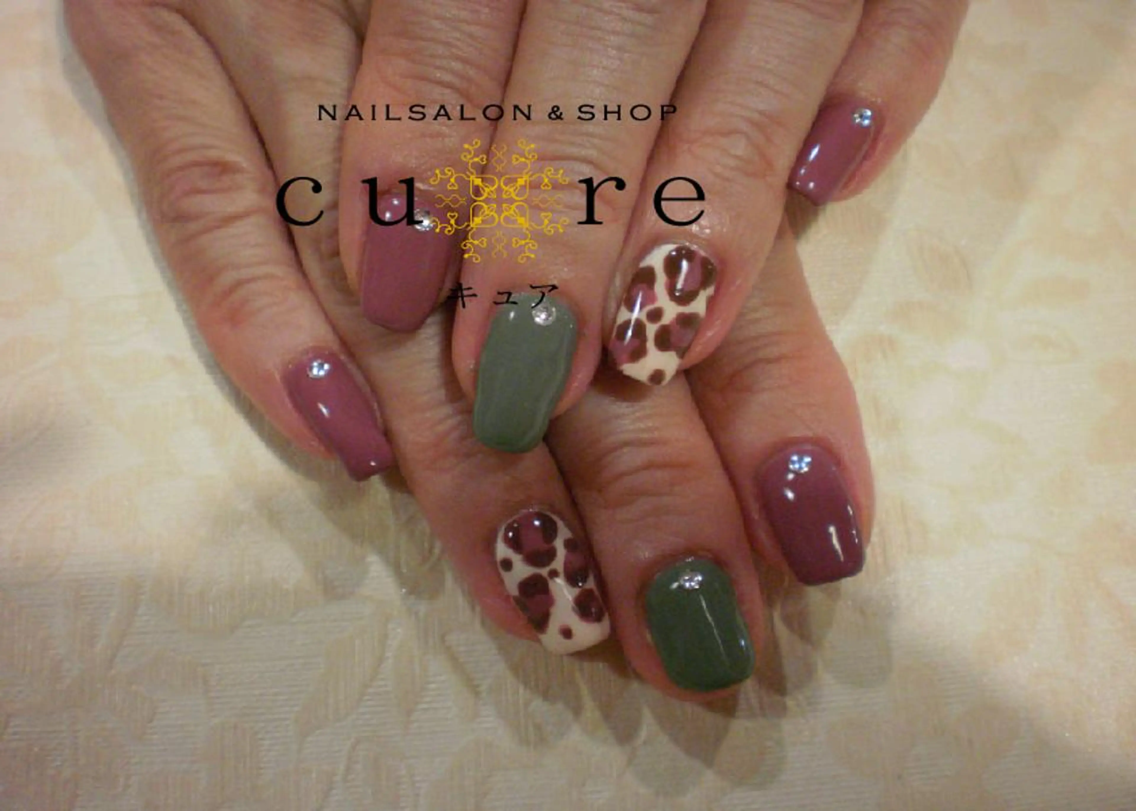 ミディアム ネイル ハンドネイル ネイルサロン Cureのネイルデザイン