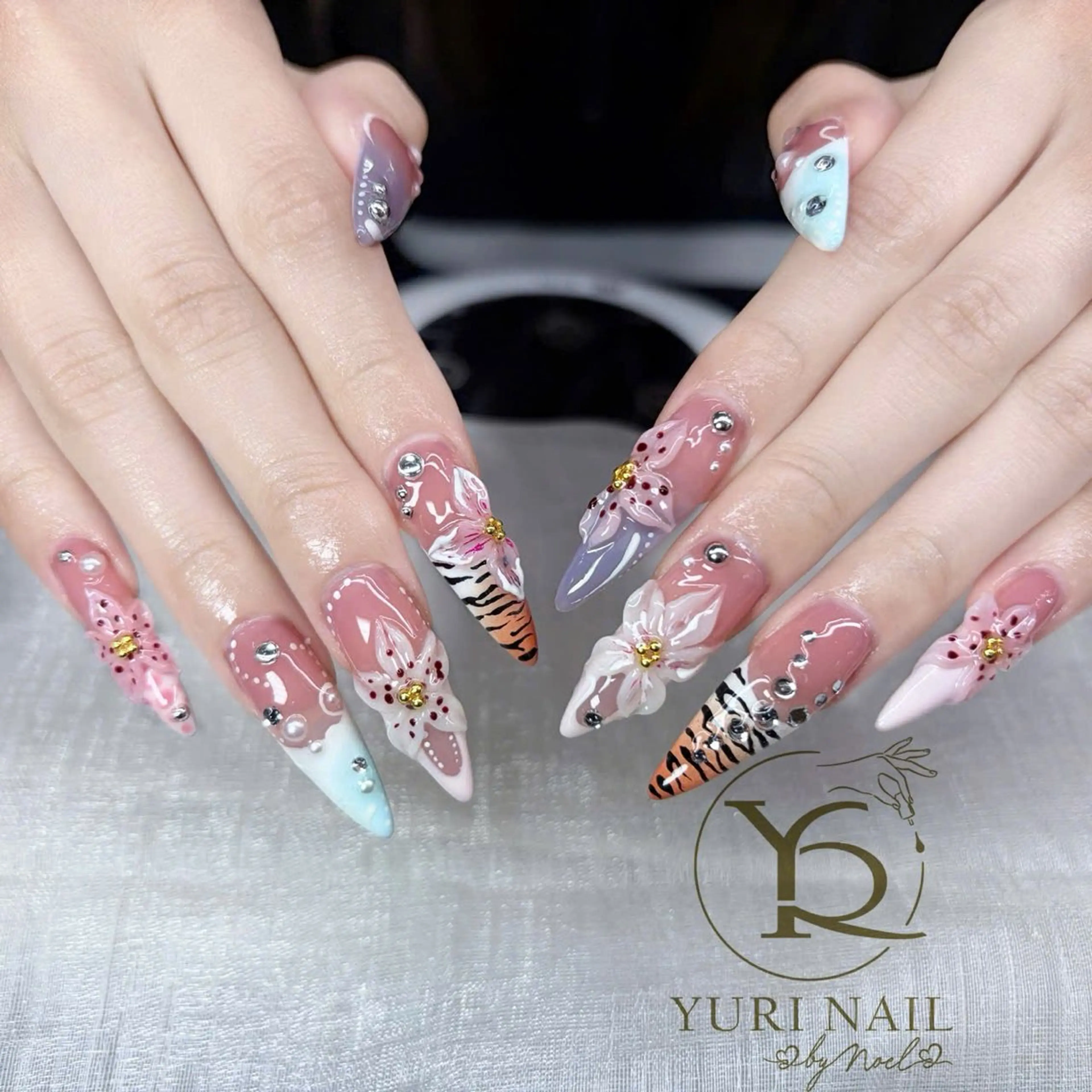 ネイル チークネイル フットネイル フレンチネイル グラデーション キラキラネイル ハンドネイル フットネイル ハンドケア YURI Nail Salon Funabashi所属・YURI Nail Funabashiのネイルデザイン