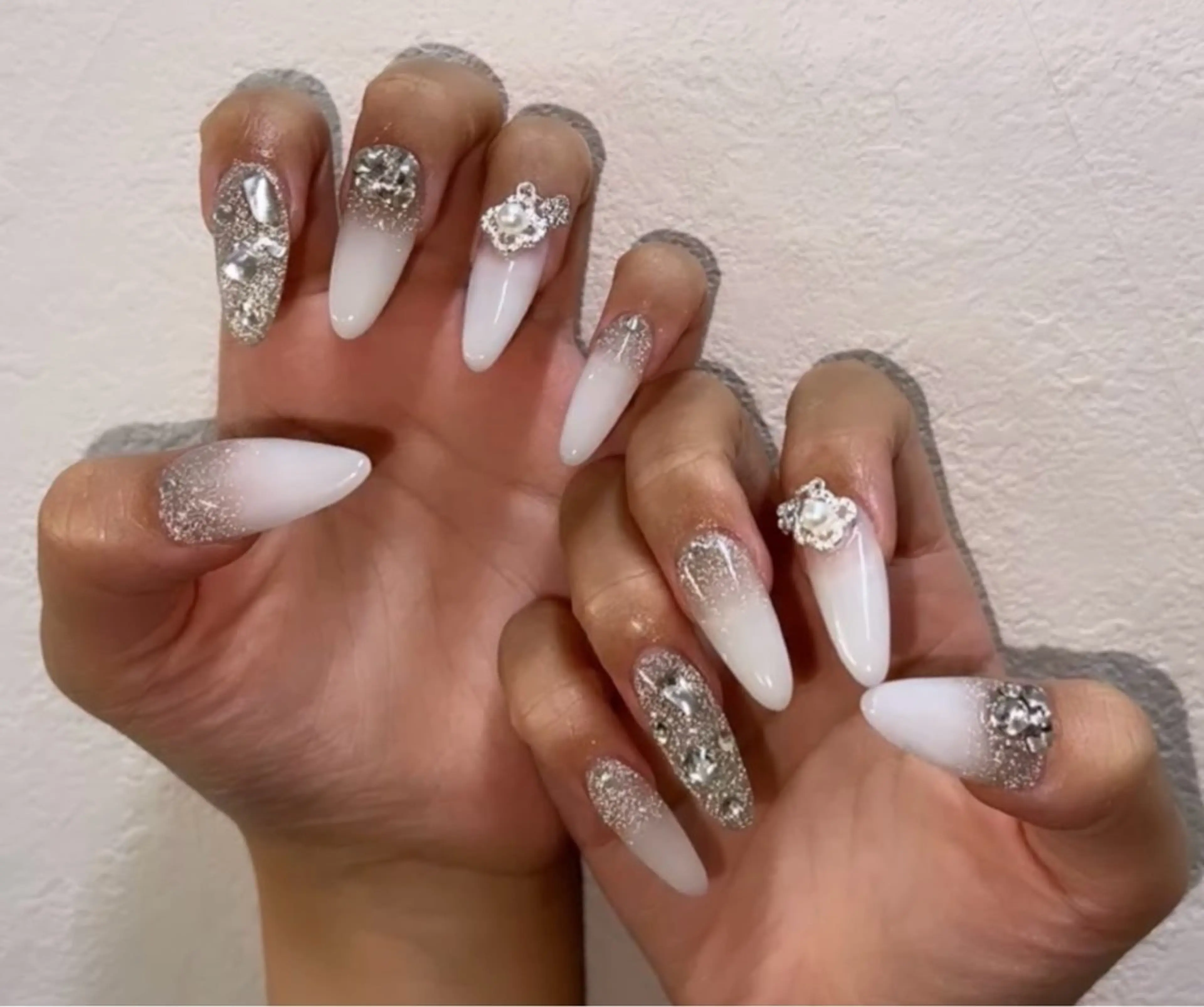 ご新規様も再来の方もOK☆ 長さ出しストーンつけ放題の写真