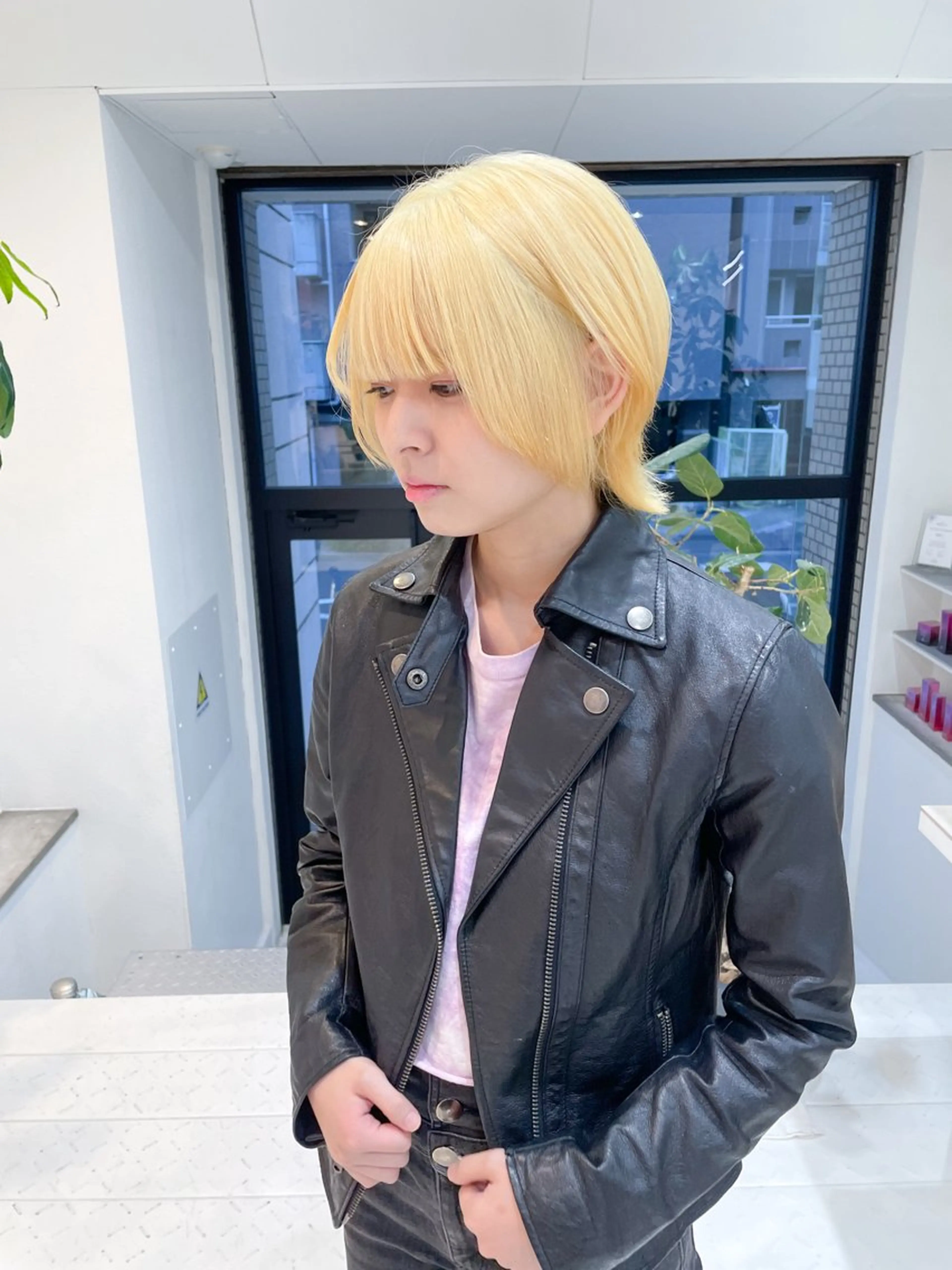 ミディアム カラー ブリーチ 抜きっぱなしブロンド ブロンド ケアブリーチ ホワイトブロンド ヘアカラー トリートメント ハイトーン/レイヤー /ケアブリーチ石川治のヘアスタイル