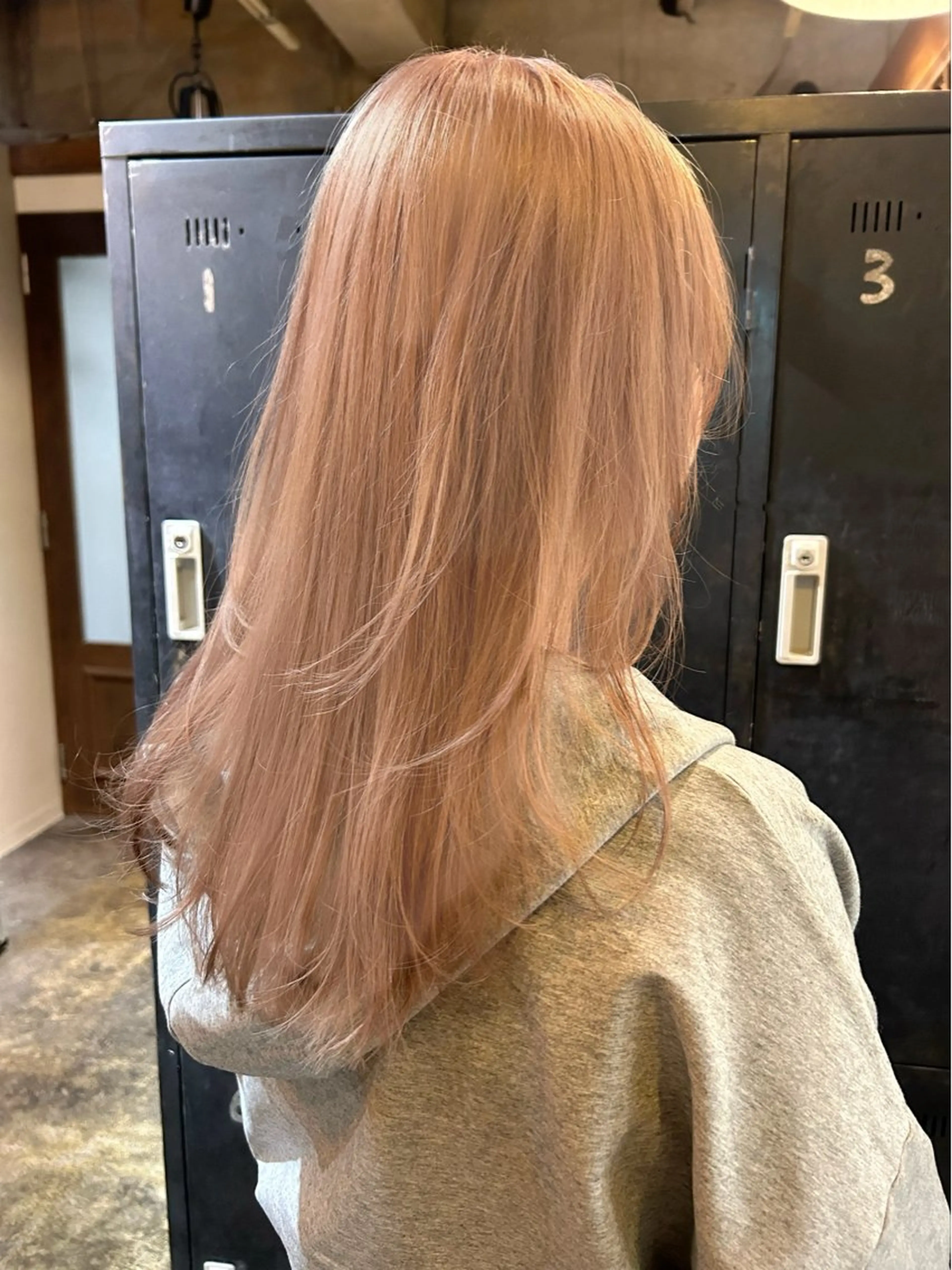 セミロング ヘアカラー トリートメント L STUDIO所属・ハイトーン/ブリーチ 🧁soraのヘアスタイル